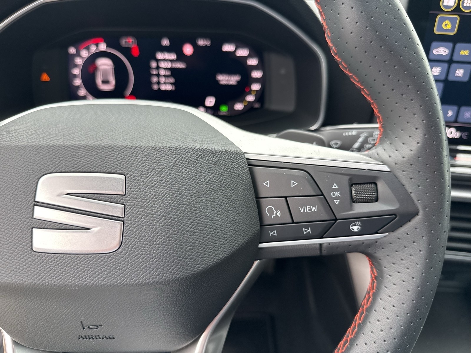 Seat Leon ST 1.5 eTSI FR BLACK EDITION PANO AHK CAM
