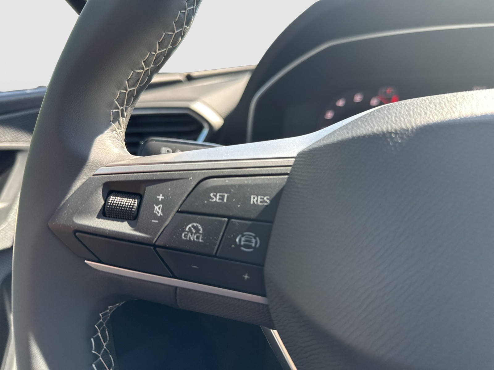 Seat Leon Sportstourer 1.5 eTSI STYLE CARPLAY SITZHZG