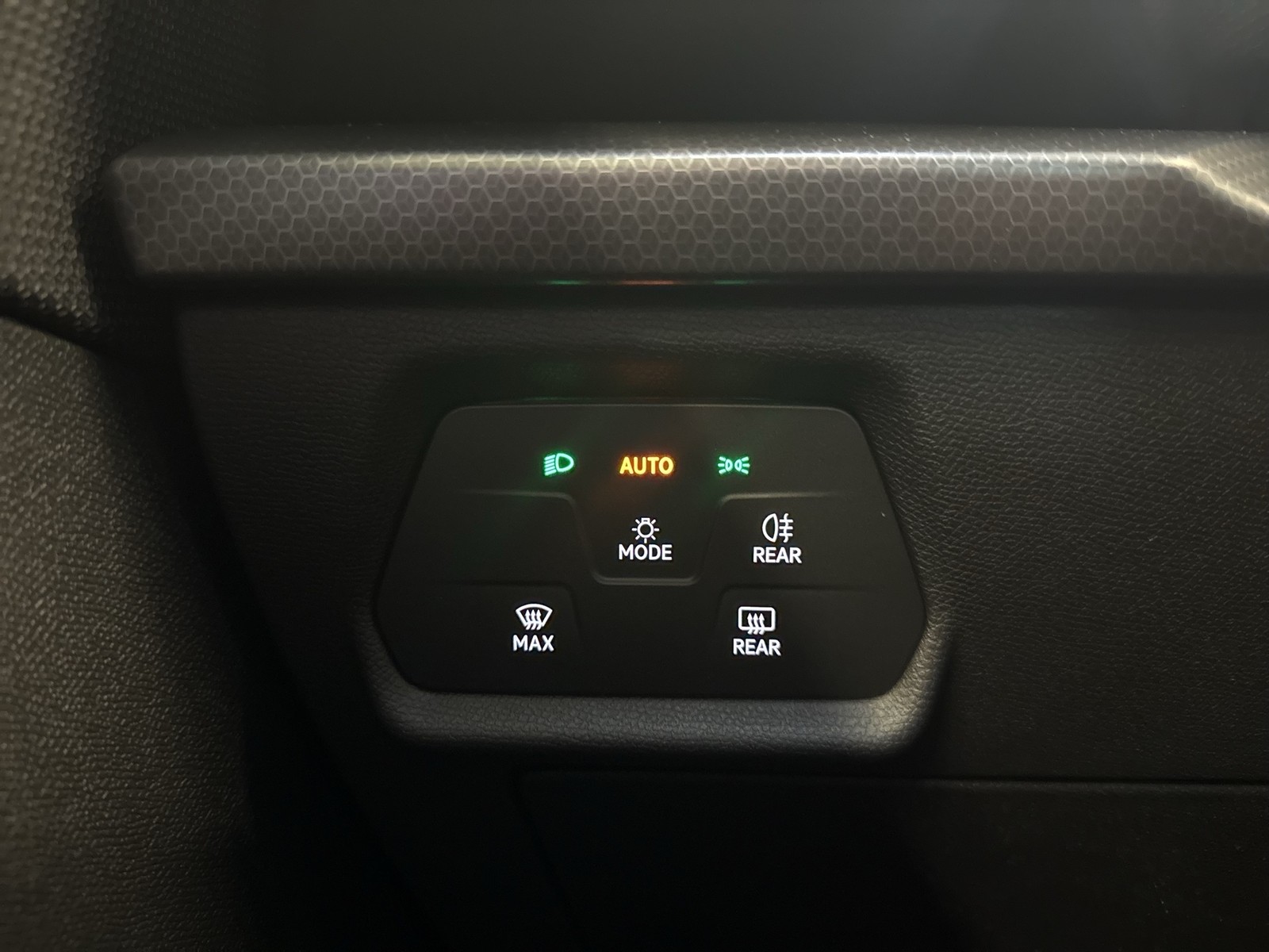 Seat Leon Sportstourer 1.5 eTSI STYLE CARPLAY SITZHZG