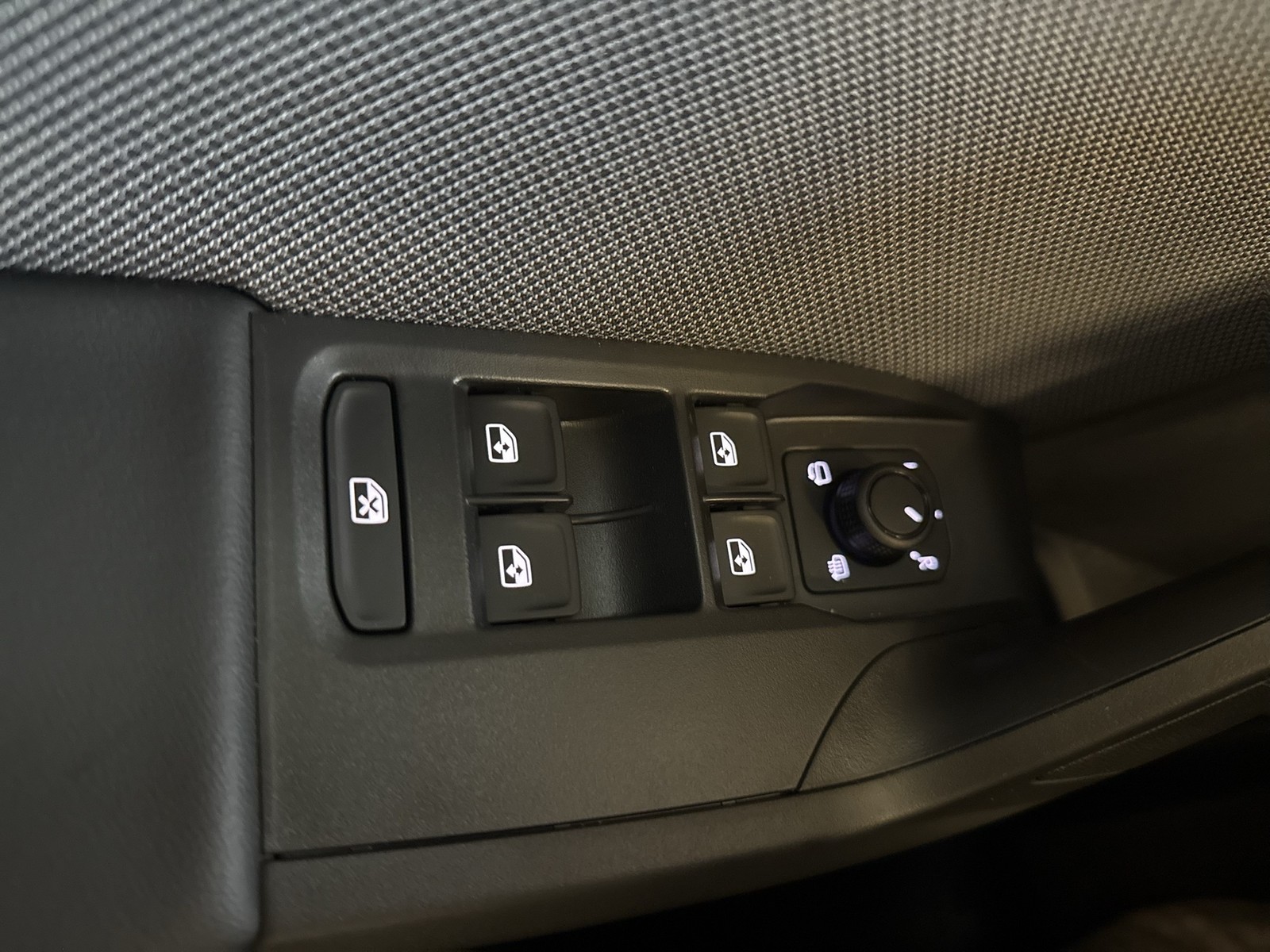 Seat Leon Sportstourer 1.5 eTSI STYLE CARPLAY SITZHZG