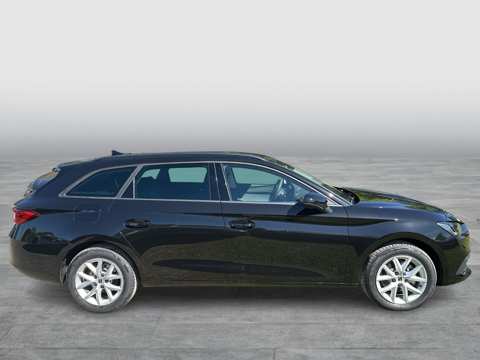 Seat Leon Sportstourer 1.5 eTSI STYLE CARPLAY SITZHZG