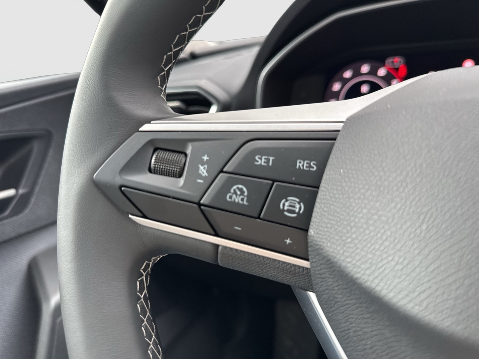 Seat Leon Sportstourer 1.5 eTSI STYLE CARPLAY SITZHZG