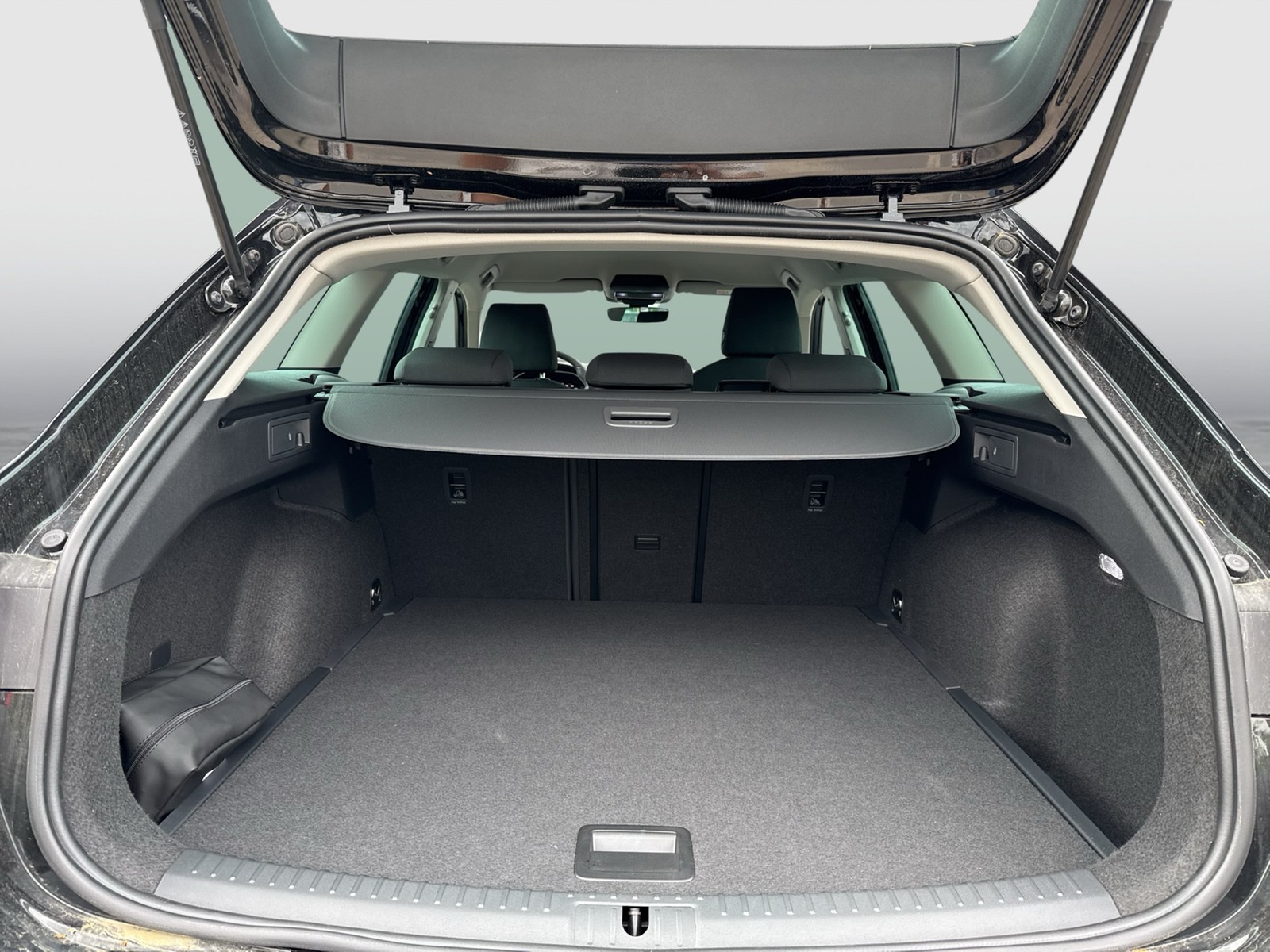 Seat Leon Sportstourer 1.5 eTSI STYLE CARPLAY SITZHZG