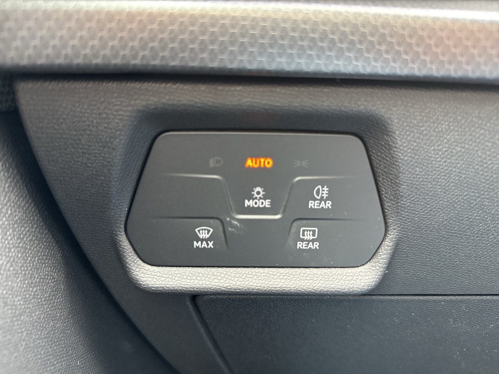 Seat Leon Sportstourer 1.5 eTSI STYLE CARPLAY SITZHZG