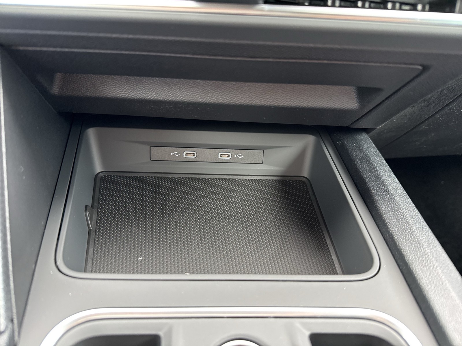 Seat Leon Sportstourer 1.5 eTSI STYLE CARPLAY SITZHZG