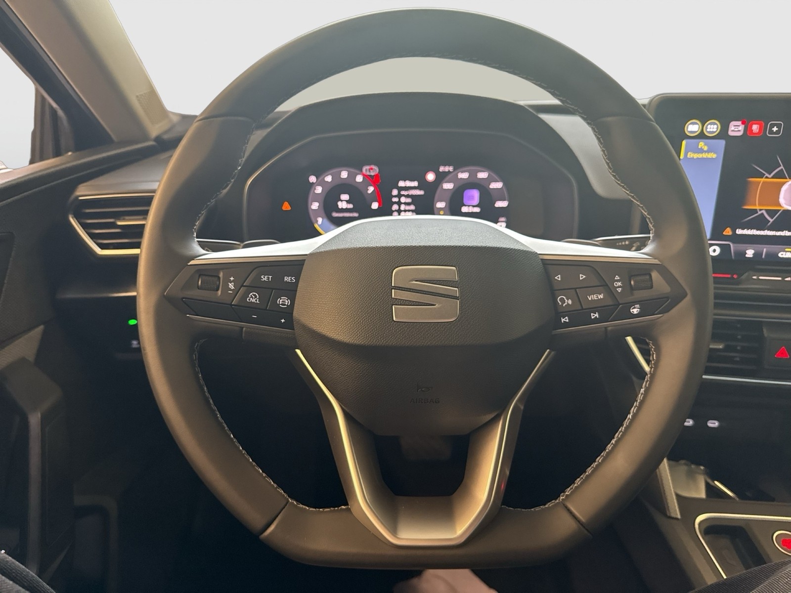 Seat Leon Sportstourer 1.5 eTSI STYLE CARPLAY SITZHZG