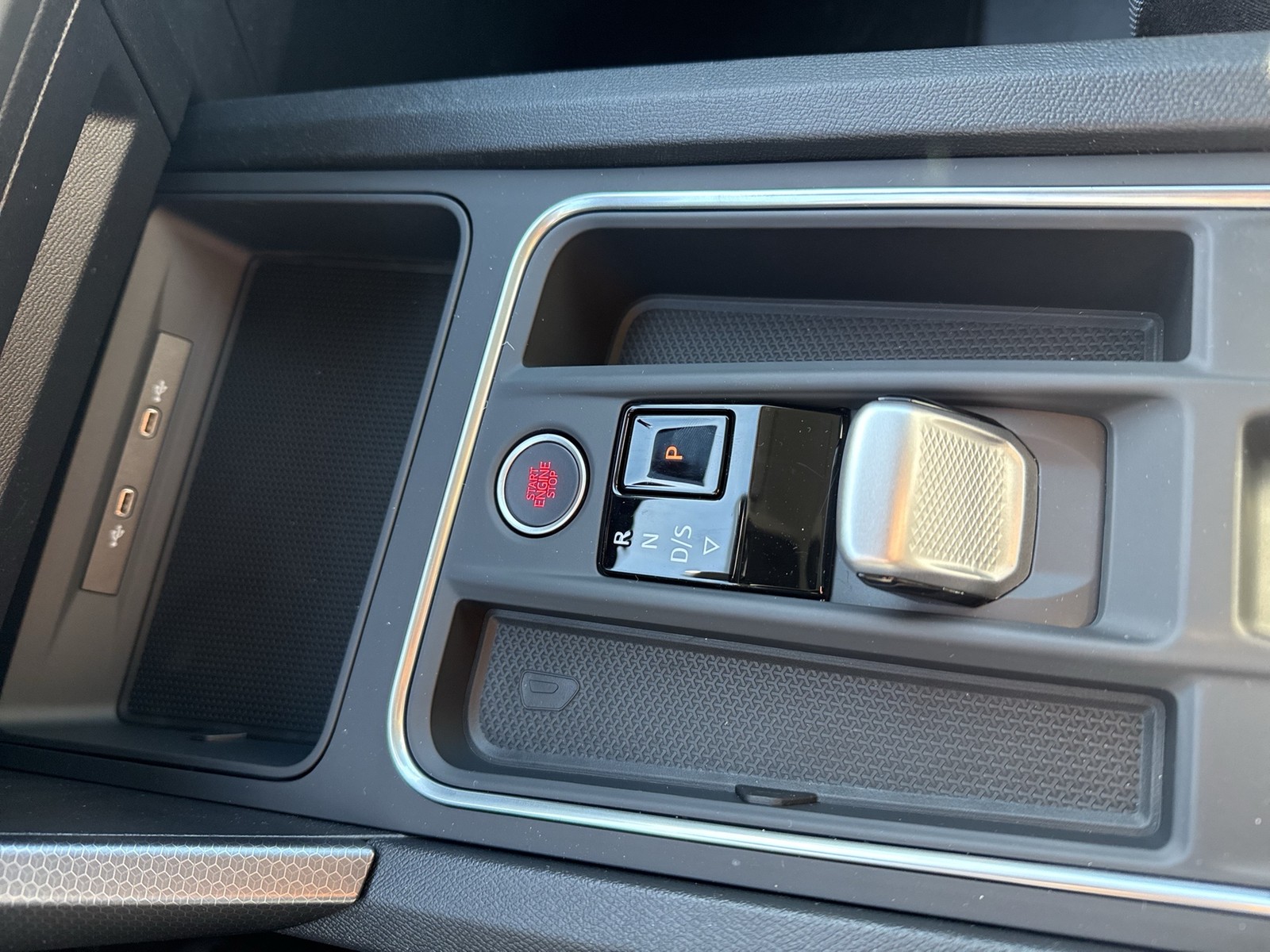 Seat Leon Sportstourer 1.5 eTSI STYLE CARPLAY SITZHZG