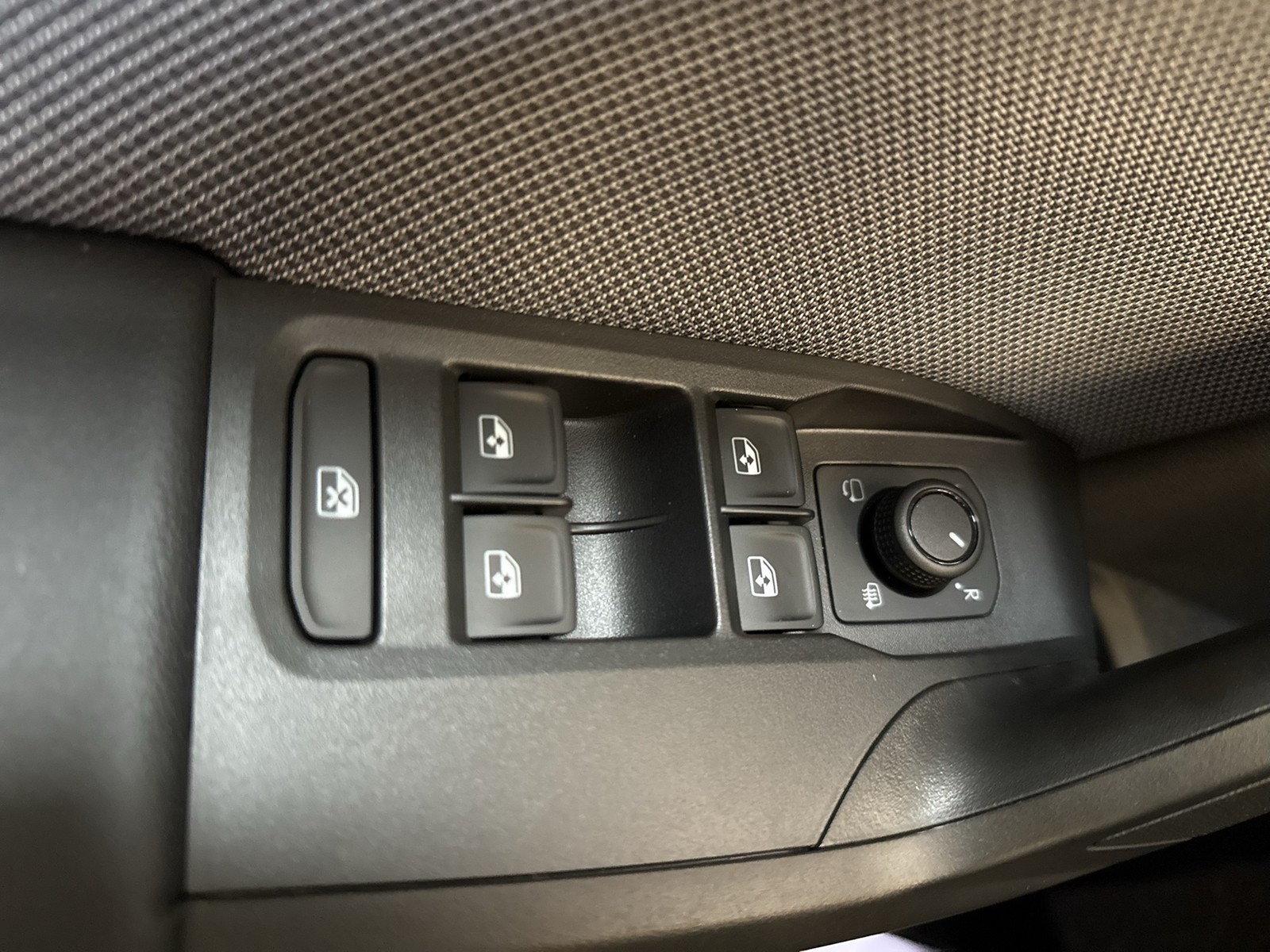 Seat Leon Sportstourer 1.5 eTSI STYLE CARPLAY SITZHZG