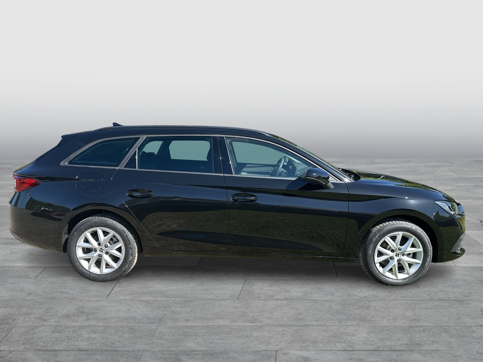 Seat Leon Sportstourer 1.5 eTSI STYLE CARPLAY SITZHZG