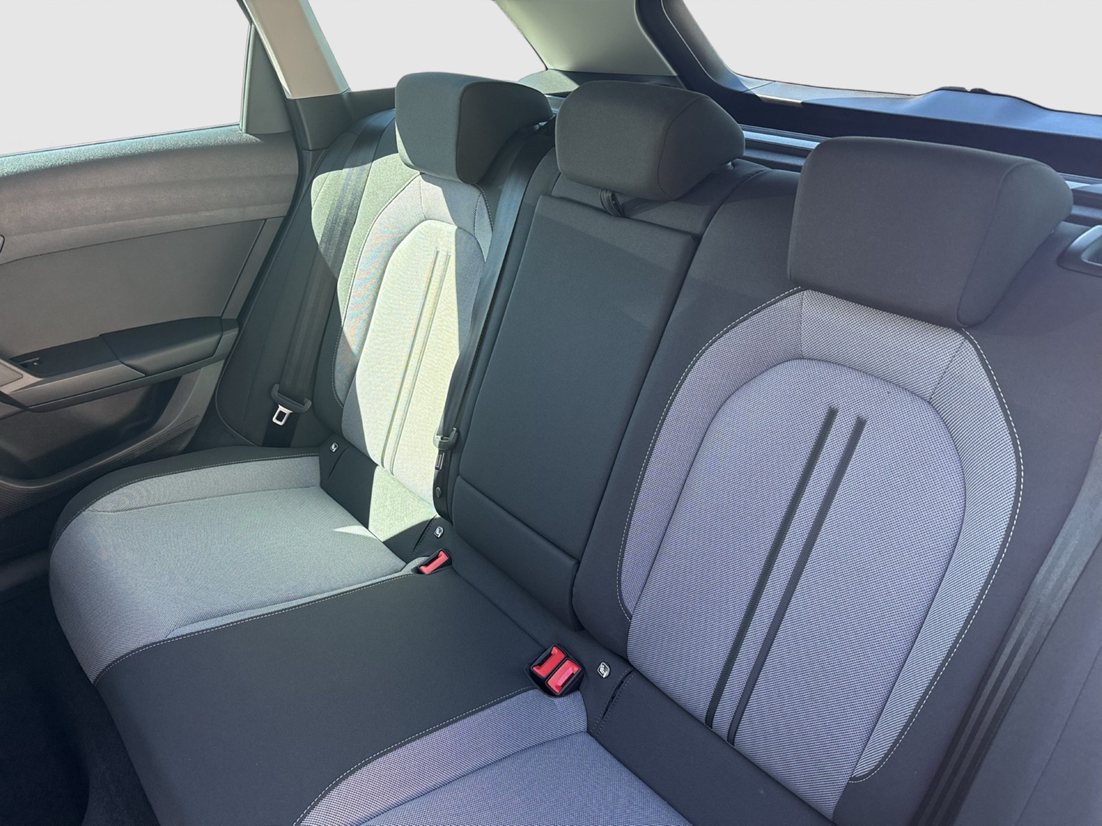 Seat Leon Sportstourer 1.5 eTSI STYLE CARPLAY SITZHZG