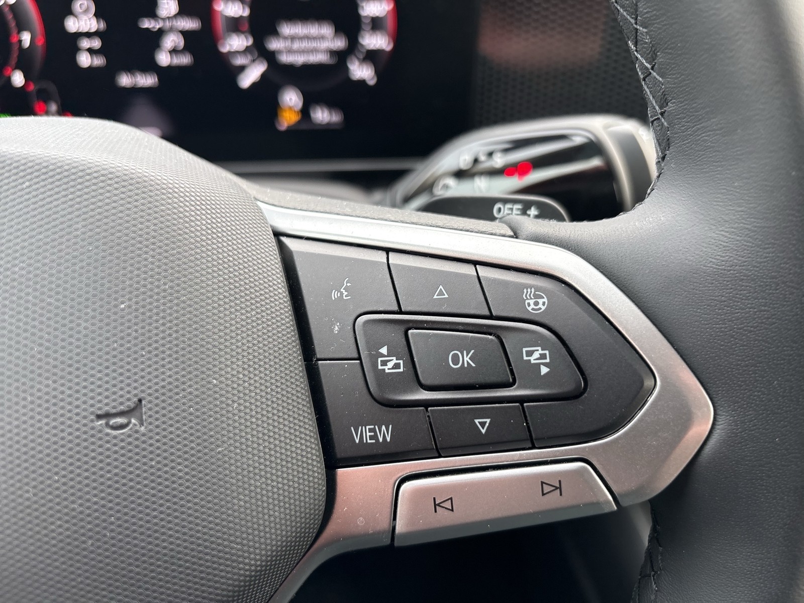 Volkswagen Passat Variant 1.5 eTSI BUSINESS AHK 360°CAM ACC