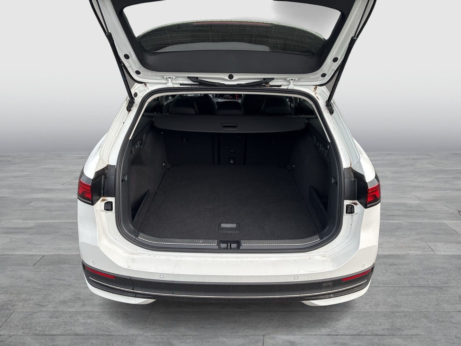 Volkswagen Passat Variant 1.5 eTSI BUSINESS AHK 360°CAM ACC