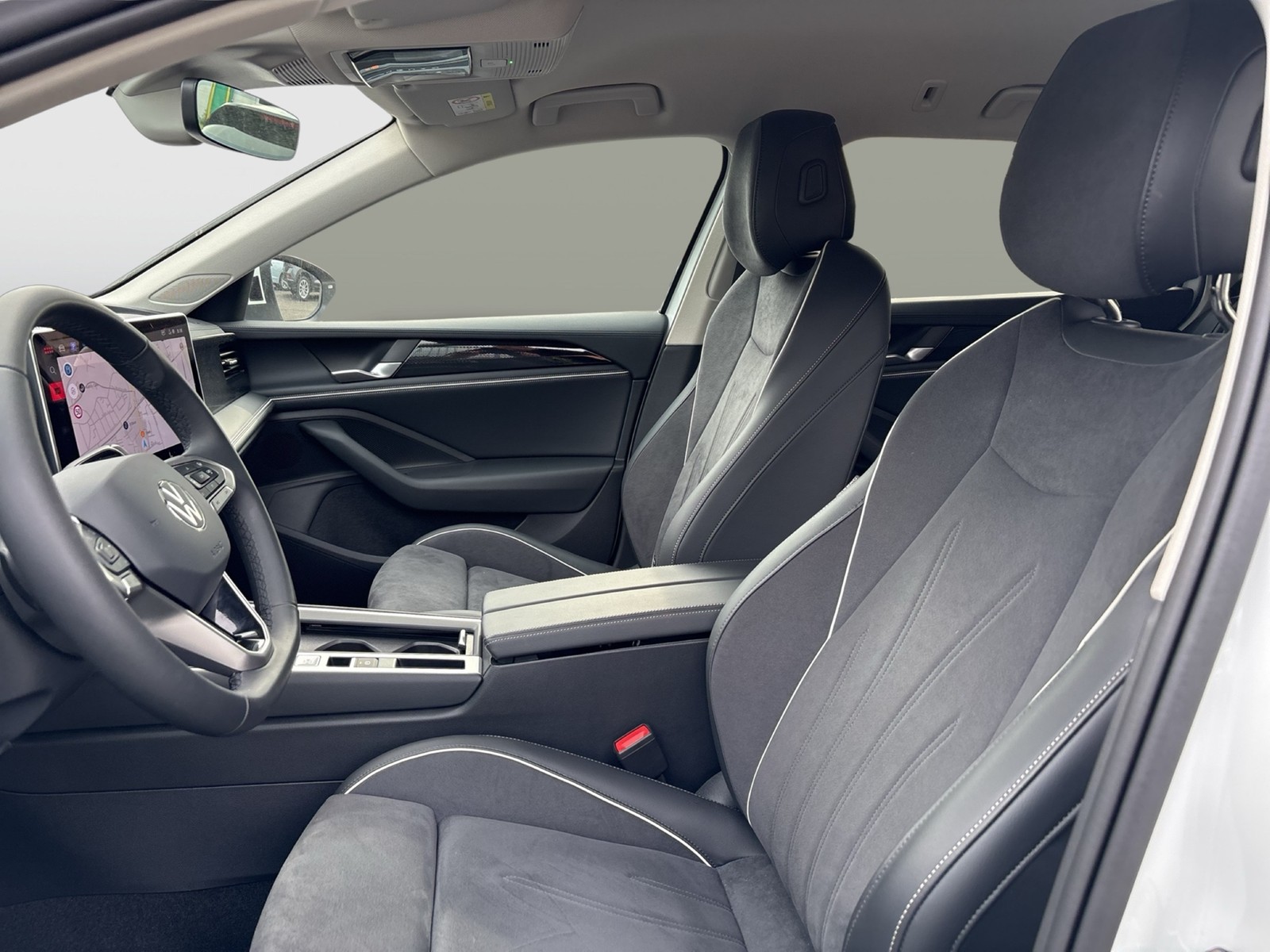 Volkswagen Passat Variant 1.5 eTSI BUSINESS AHK 360°CAM ACC