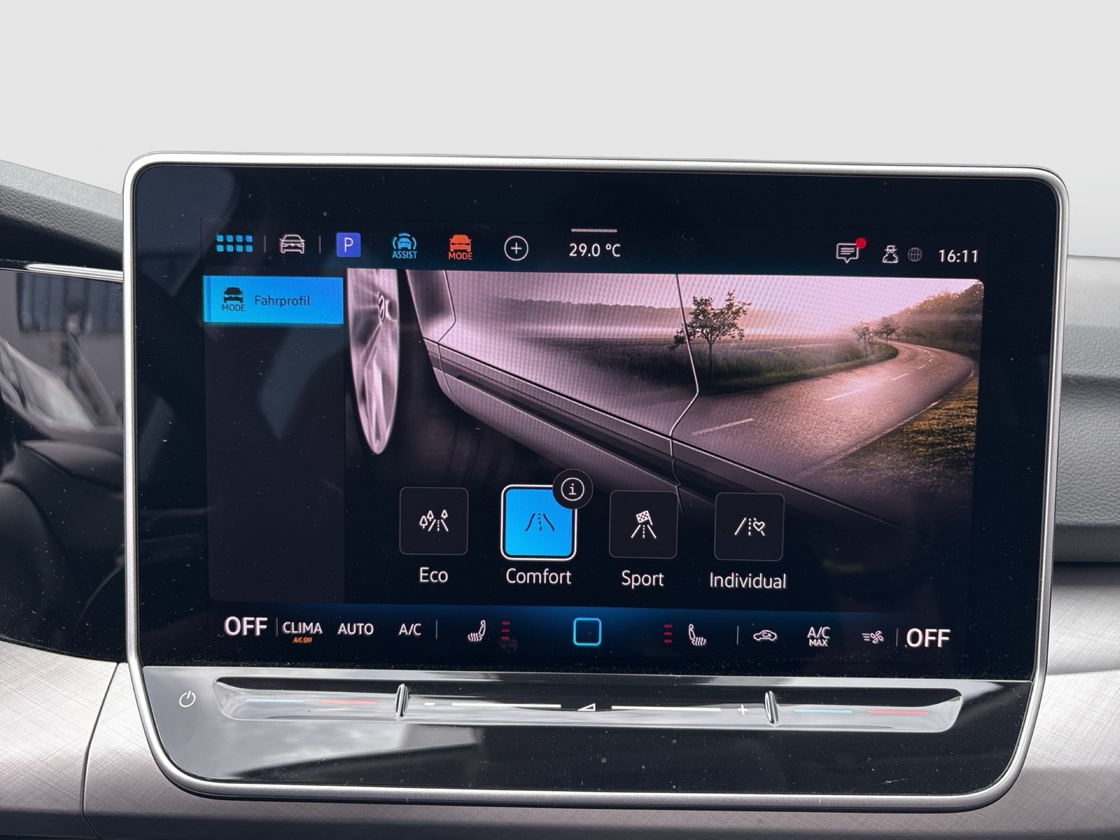 Volkswagen Golf VIII 1.5 eTSI LIFE ACC CARPLAY ALU SITZHEIZ