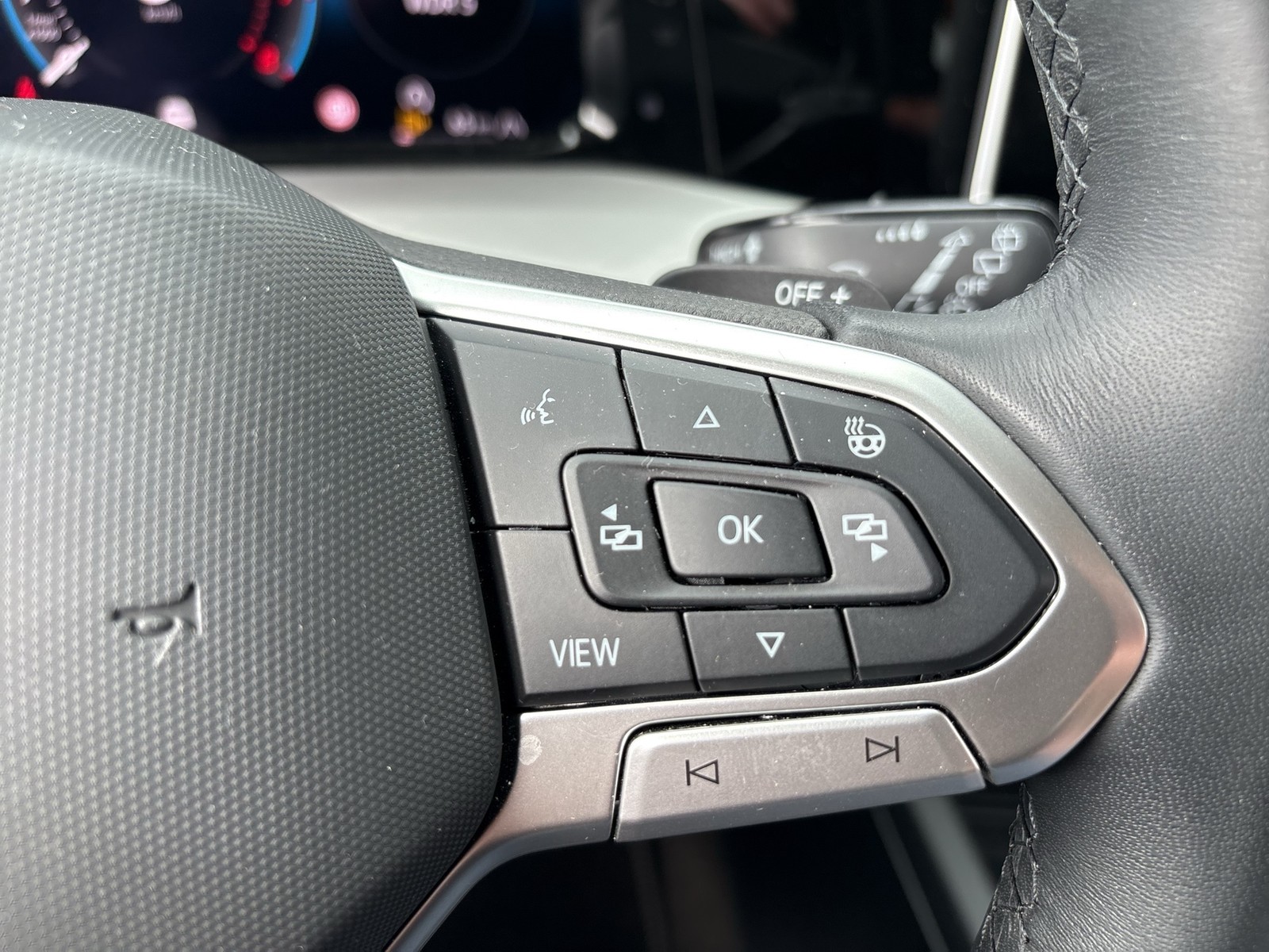 Volkswagen Golf VIII 1.5 eTSI LIFE ACC CARPLAY ALU SITZHEIZ