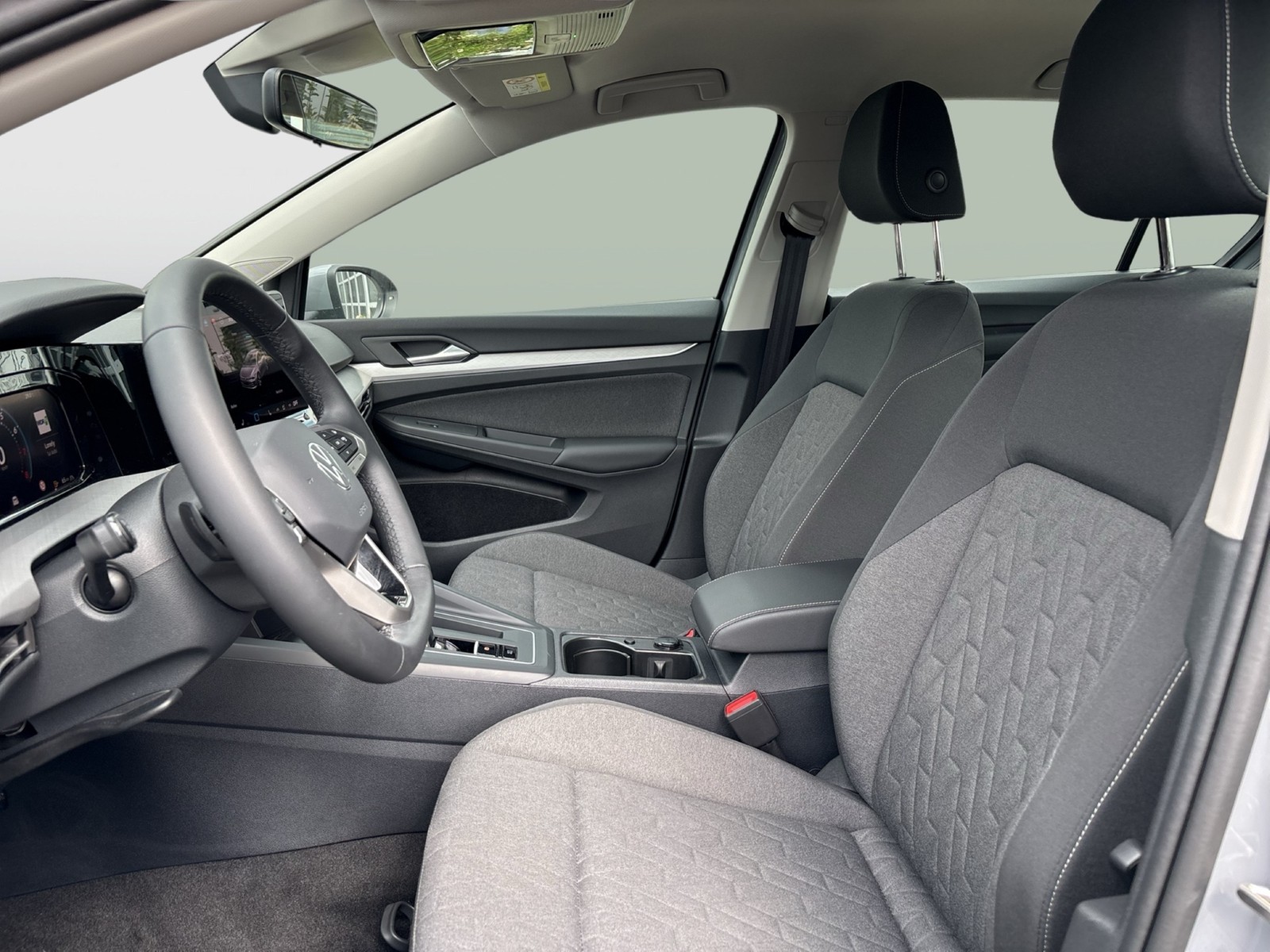 Volkswagen Golf VIII 1.5 eTSI LIFE ACC CARPLAY ALU SITZHEIZ