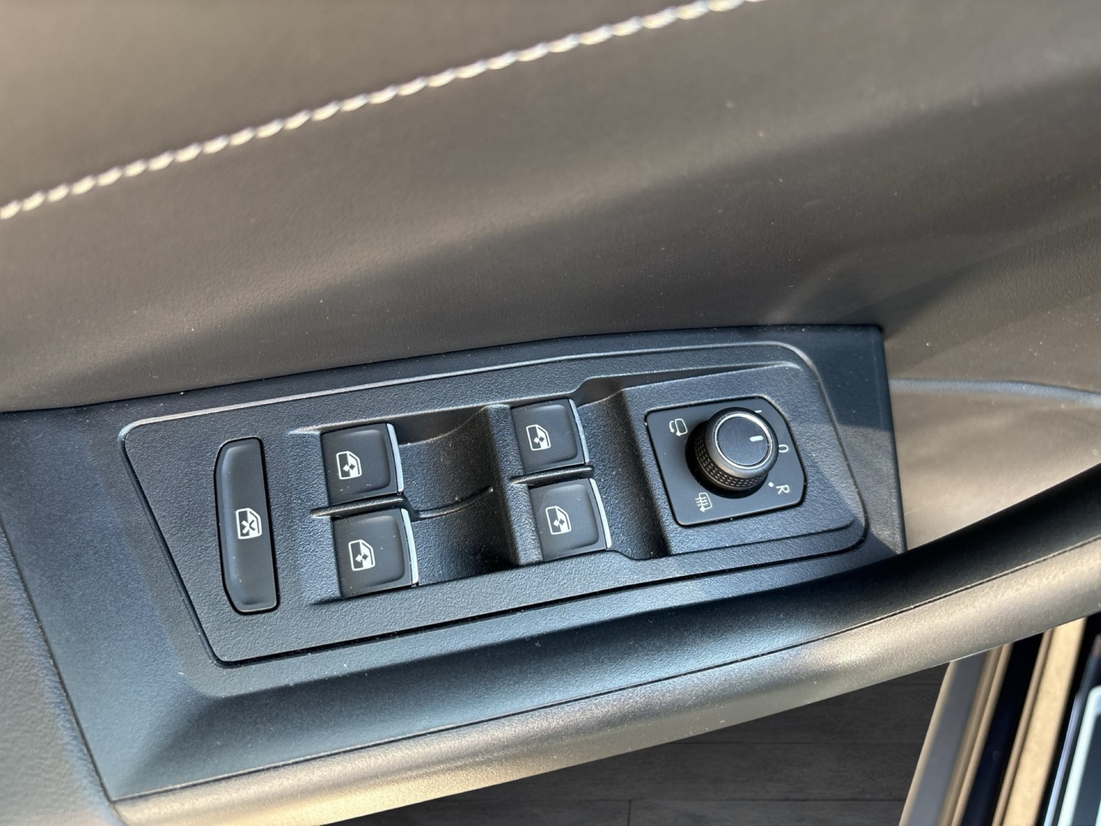 Volkswagen T-Roc 1.0 R-LINE AHK CAM ACC NAVI LED+ LM17