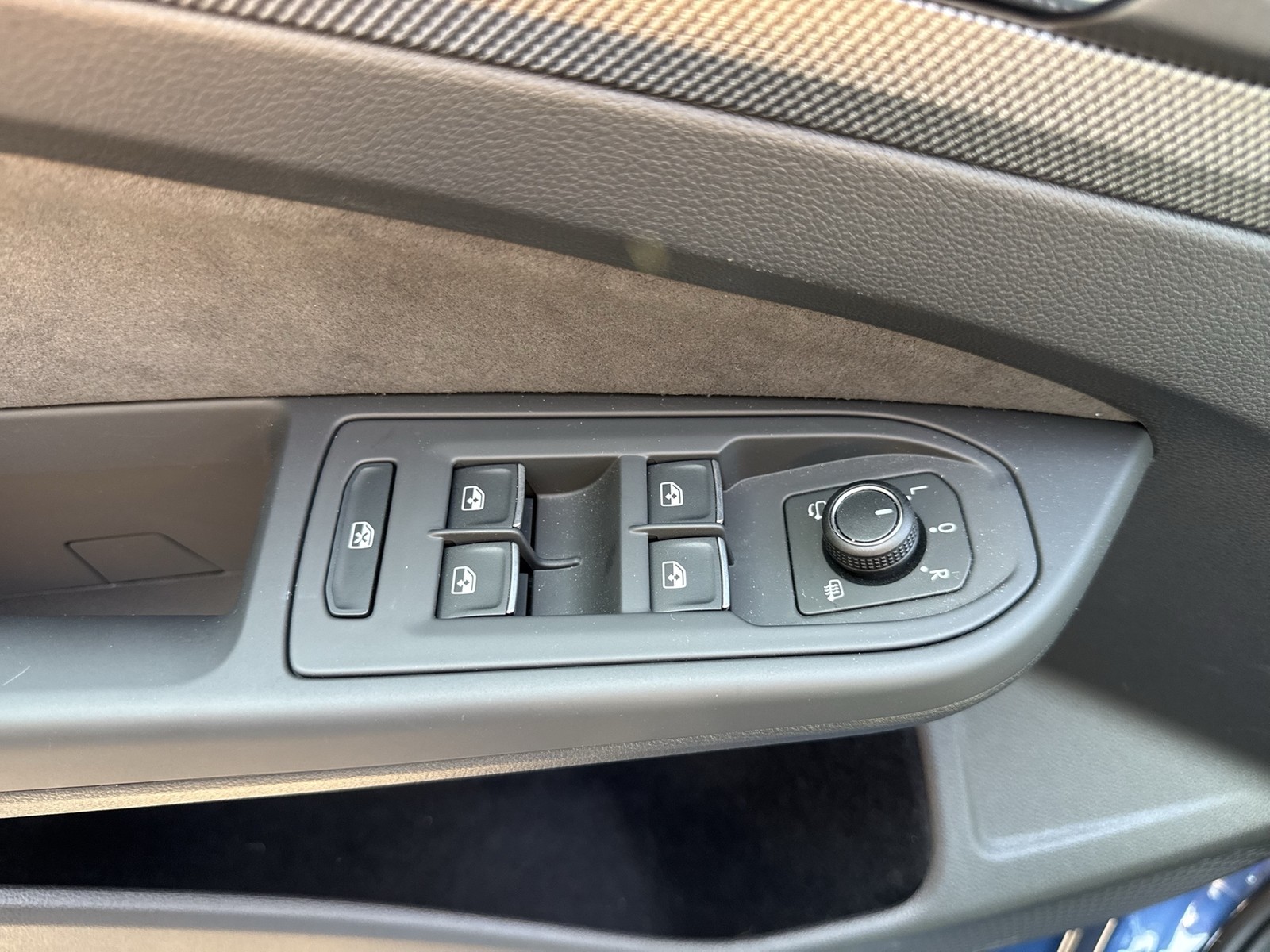 Volkswagen Golf VIII 1.5 R-LINE AHK CAM ACC HEAD-UP NAVI