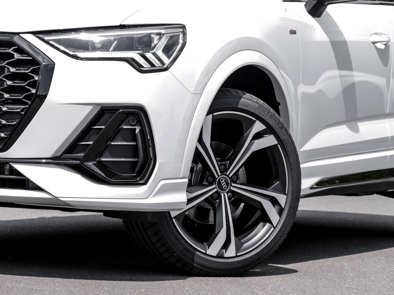 Audi Q3 Sportback 35 TFSI S tronic S line LED+AHK+Pano+Kamera+Optikpaket+