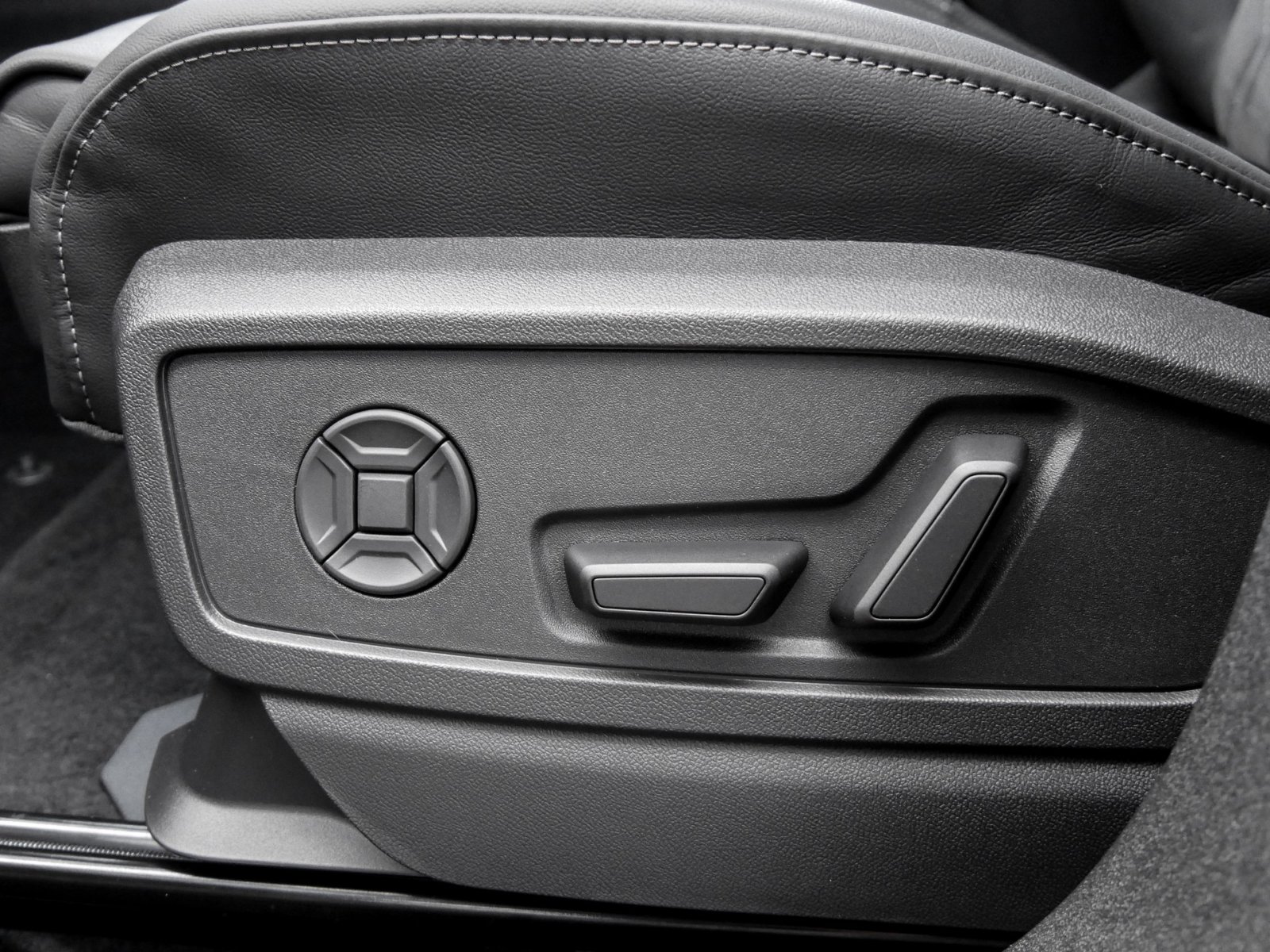 Audi Q5 Sportback TDI quattro S Line AHK+Pano+TechPro+Sonnenschutzverglasung+Ambiente+Luftfederfahrwerk