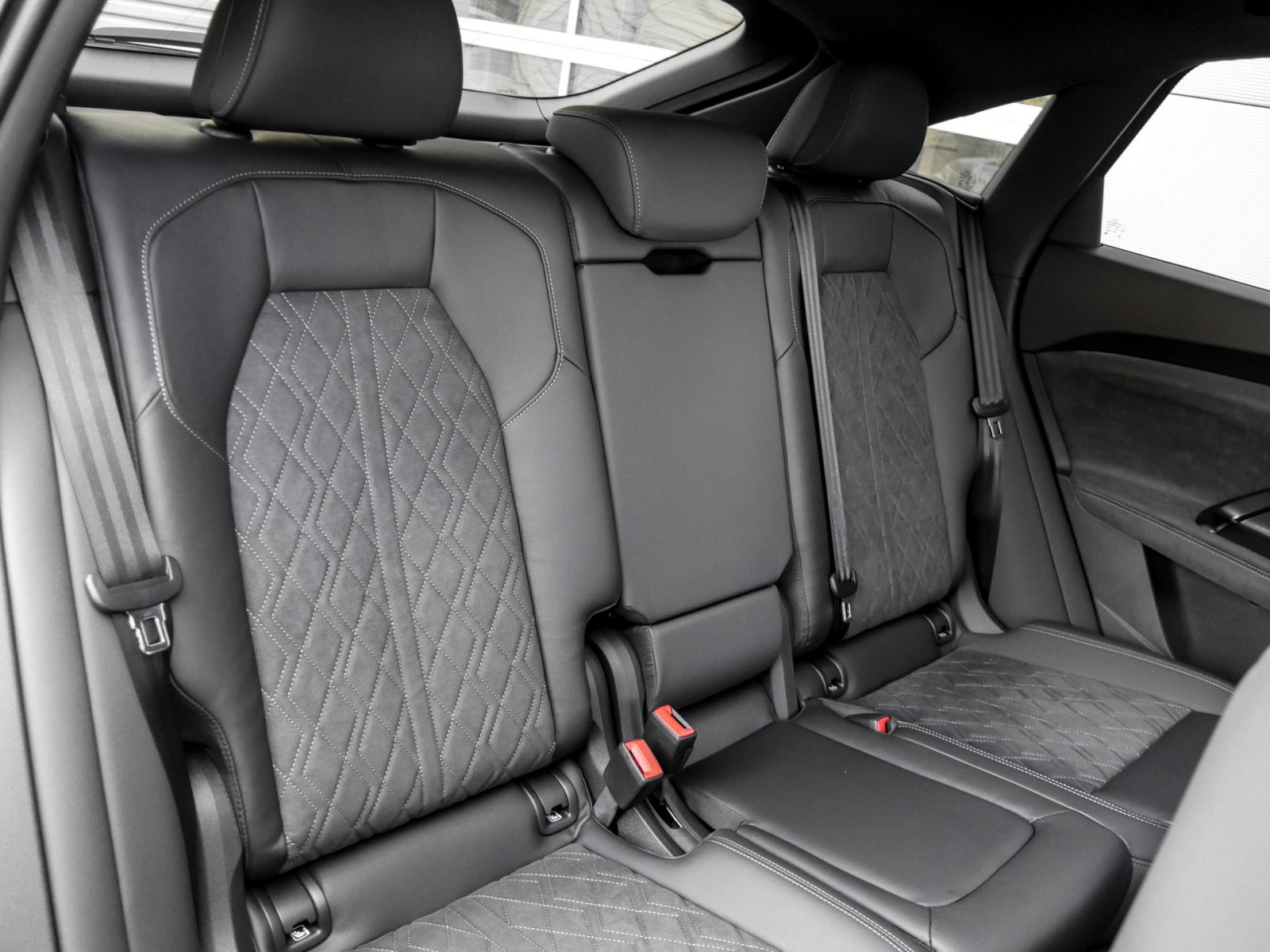 Audi Q5 Sportback TDI quattro S Line AHK+Pano+TechPro+Sonnenschutzverglasung+Ambiente+Luftfederfahrwerk