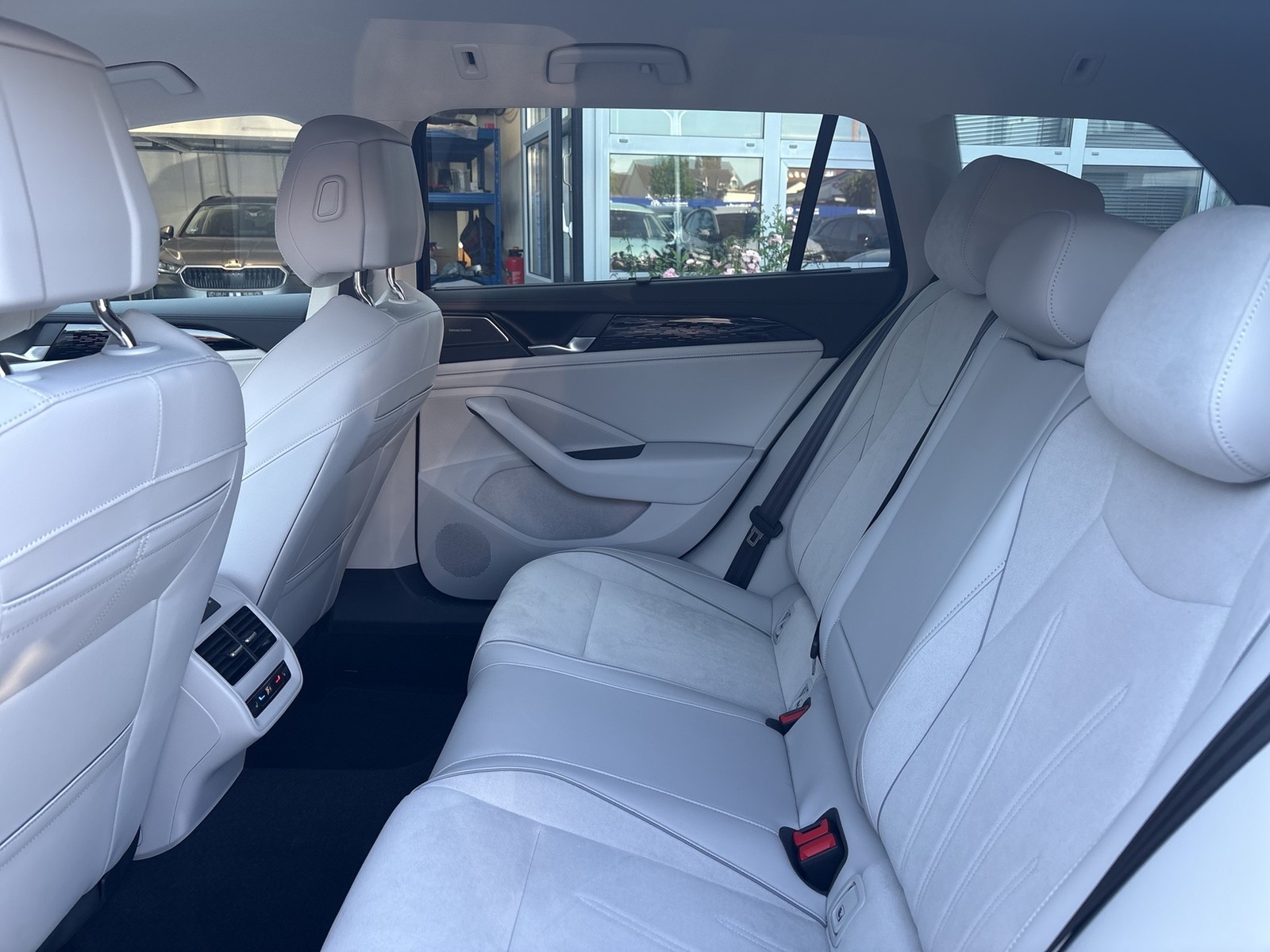 Volkswagen Passat Variant 2.0 ELEGANCE 4X4 STANDHZ. 360°CAM