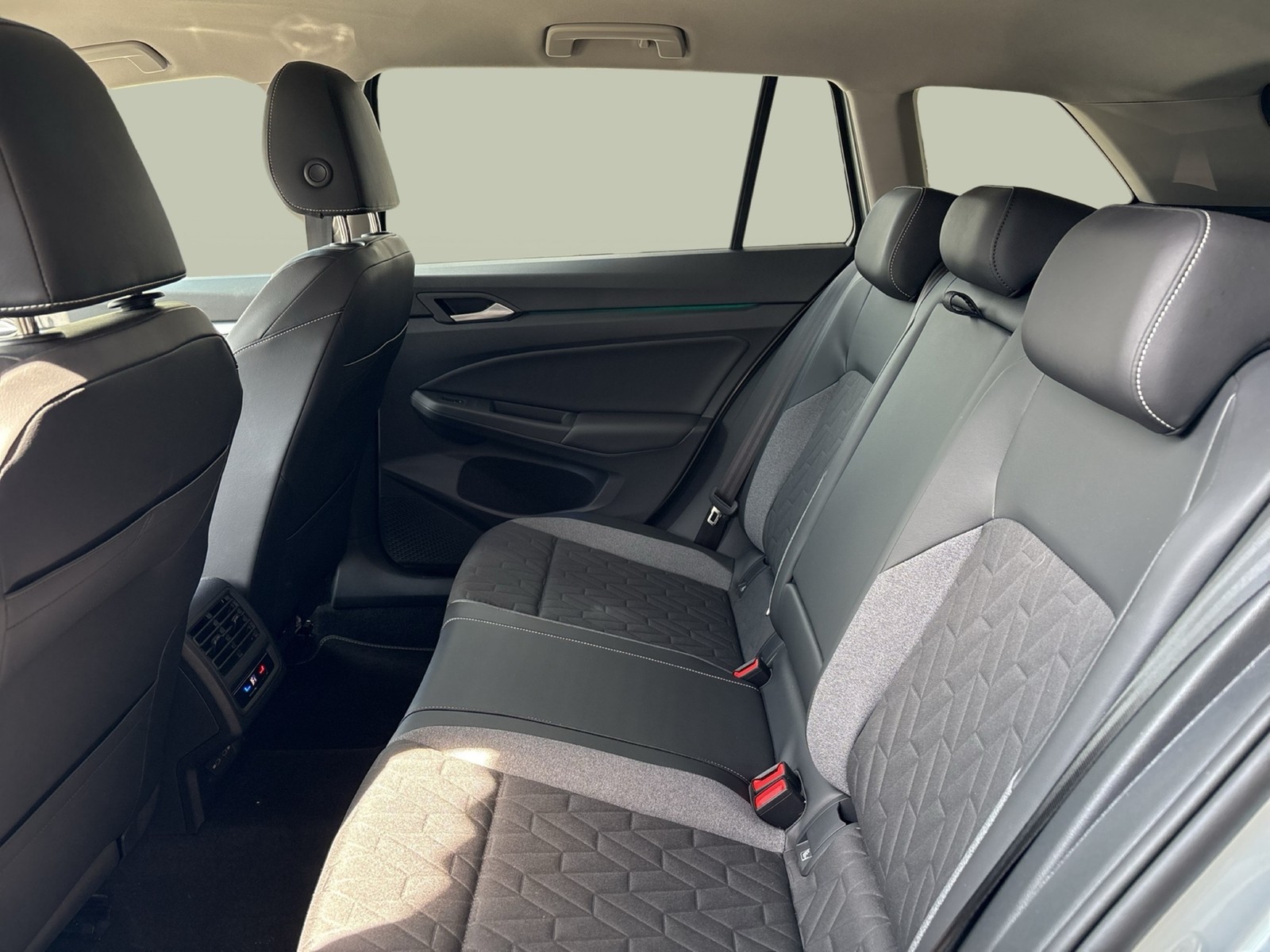 Volkswagen Golf Variant VIII 1.5 eTSI GOAL ACC CARPLAY ALU