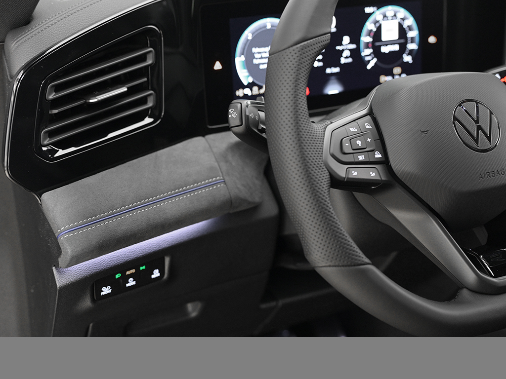 Volkswagen Tiguan 2.0 R-LINE DSG AHK MATRIXLED 360CAM LM20