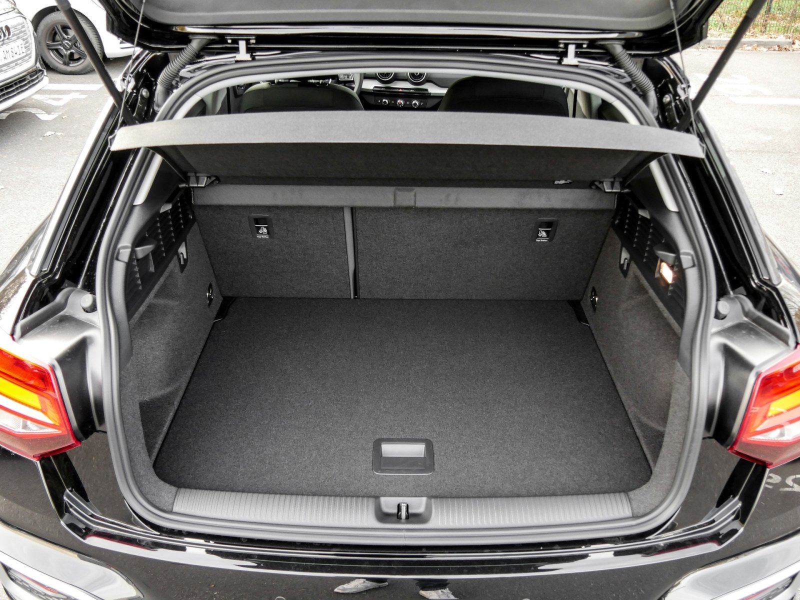 Audi Q2 30 TFSI advanced Sitzheizung vorn+Sonnenschutzverglasung abgedunkelt