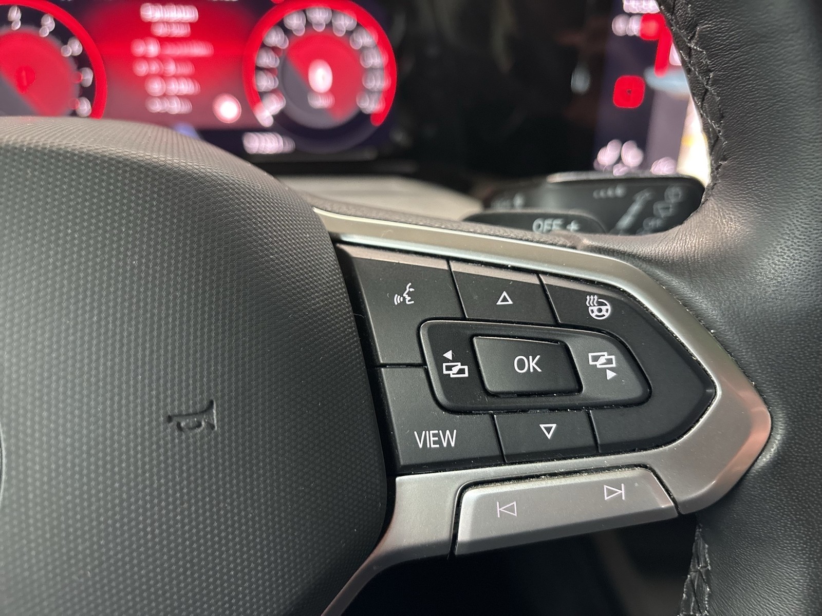 Volkswagen Golf Variant VIII 1.0 eTSI LIFE CAM ACC NAVI ALU