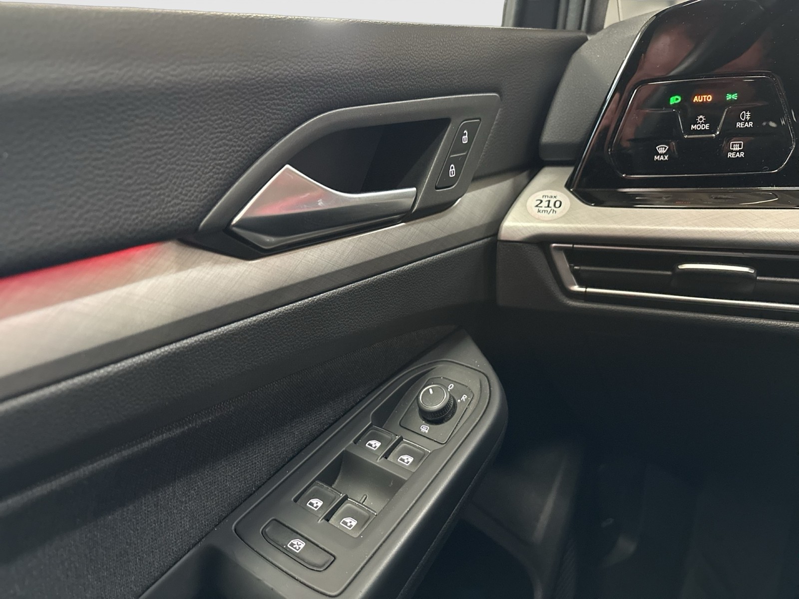 Volkswagen Golf Variant VIII 1.0 eTSI LIFE CAM ACC NAVI ALU