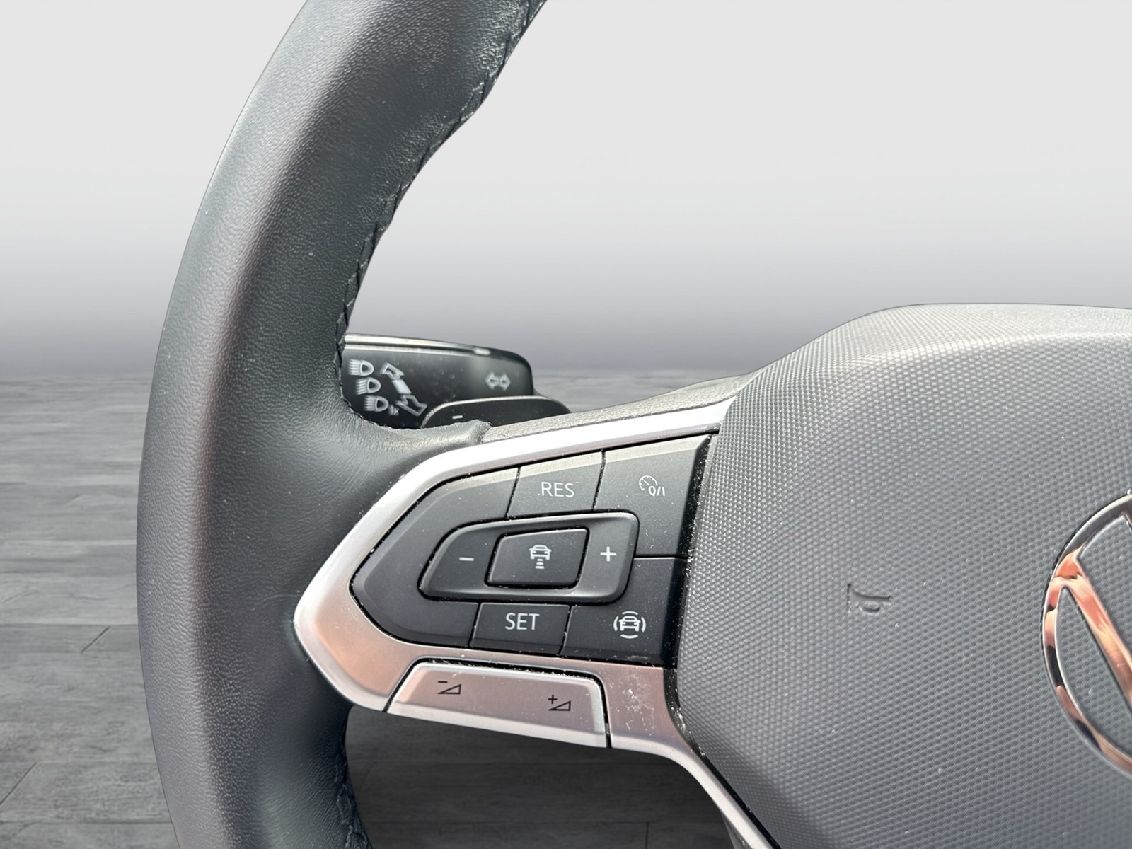 Volkswagen Golf VIII 1.0 eTSI MOVE CARPLAY ALU SITZHEIZUNG