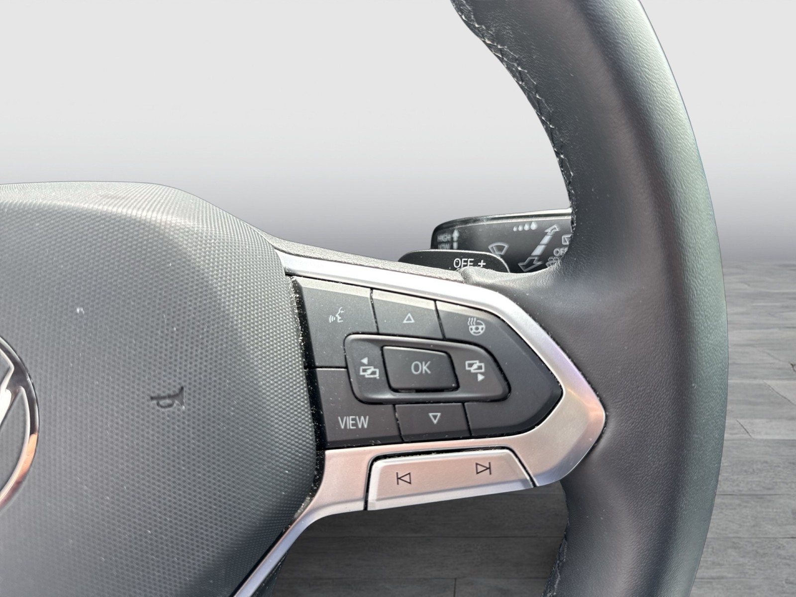 Volkswagen Golf VIII 1.0 eTSI MOVE CARPLAY ALU SITZHEIZUNG