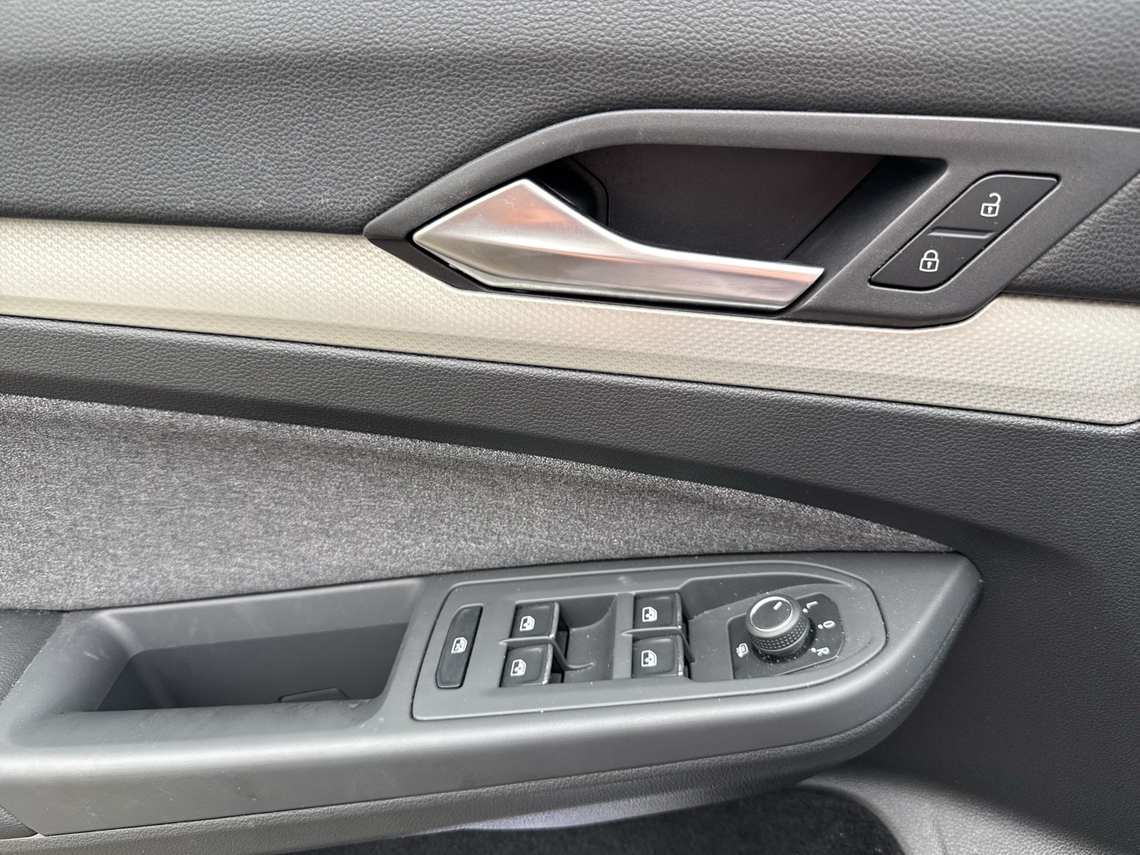 Volkswagen Golf VIII 1.0 eTSI MOVE CARPLAY ALU SITZHEIZUNG