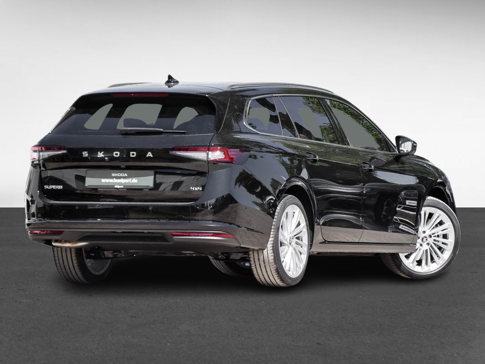 Skoda Superb Combi 2.0TDI DSG 4x4 Selection AHK HuD PANO NAV ACC STANDHZG. 360GRAD