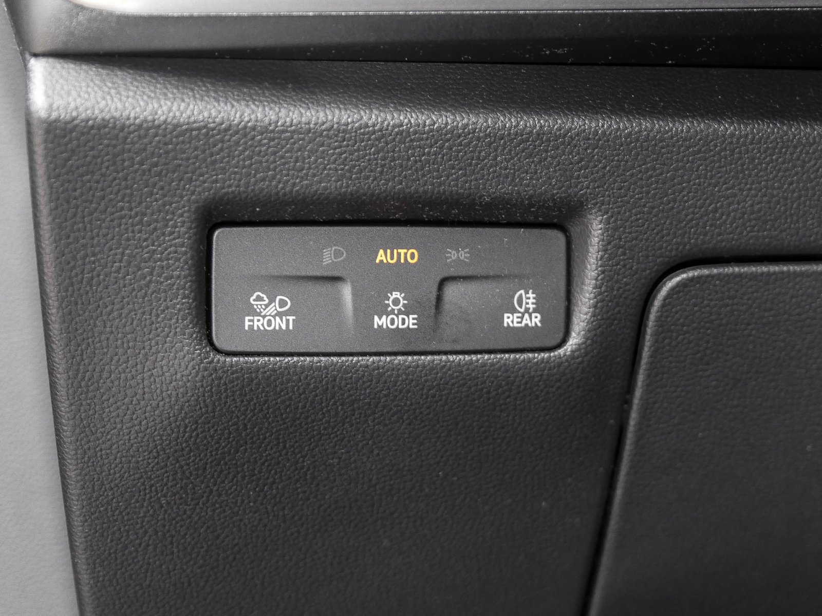 Skoda Superb Combi 2.0TDI DSG 4x4 Selection AHK HuD ACC NAV DCC 360Grad