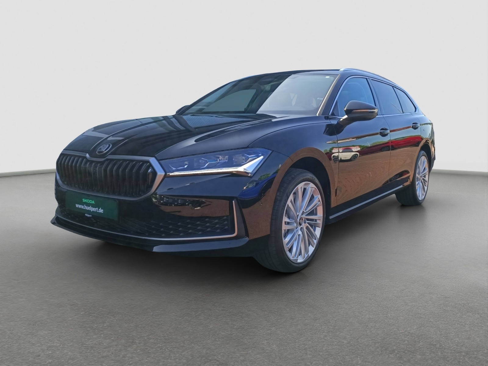 Skoda Superb Combi 2.0TDI DSG 4x4 Selection AHK HuD ACC NAV PANO DCC 360GRAD