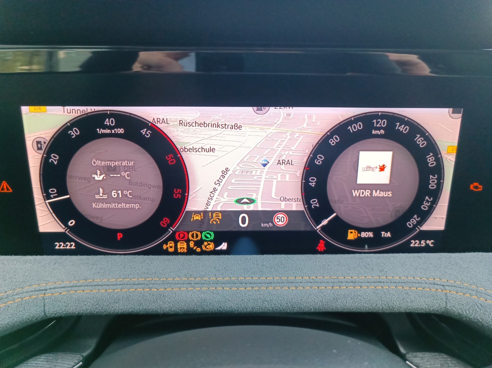 Skoda Superb Combi 2.0TDI DSG 4x4 Selection AHK HuD ACC NAV PANO DCC 360GRAD