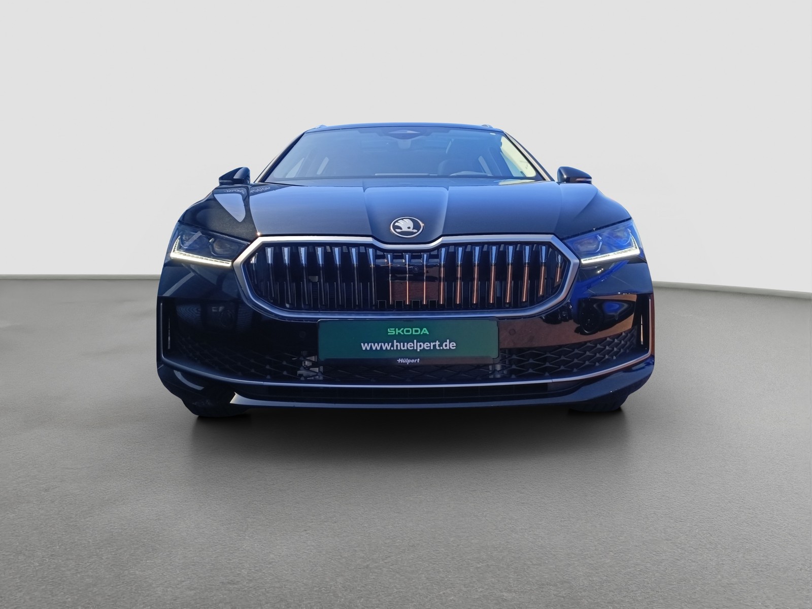 Skoda Superb Combi 2.0TDI DSG 4x4 Selection AHK HuD ACC NAV PANO DCC 360GRAD