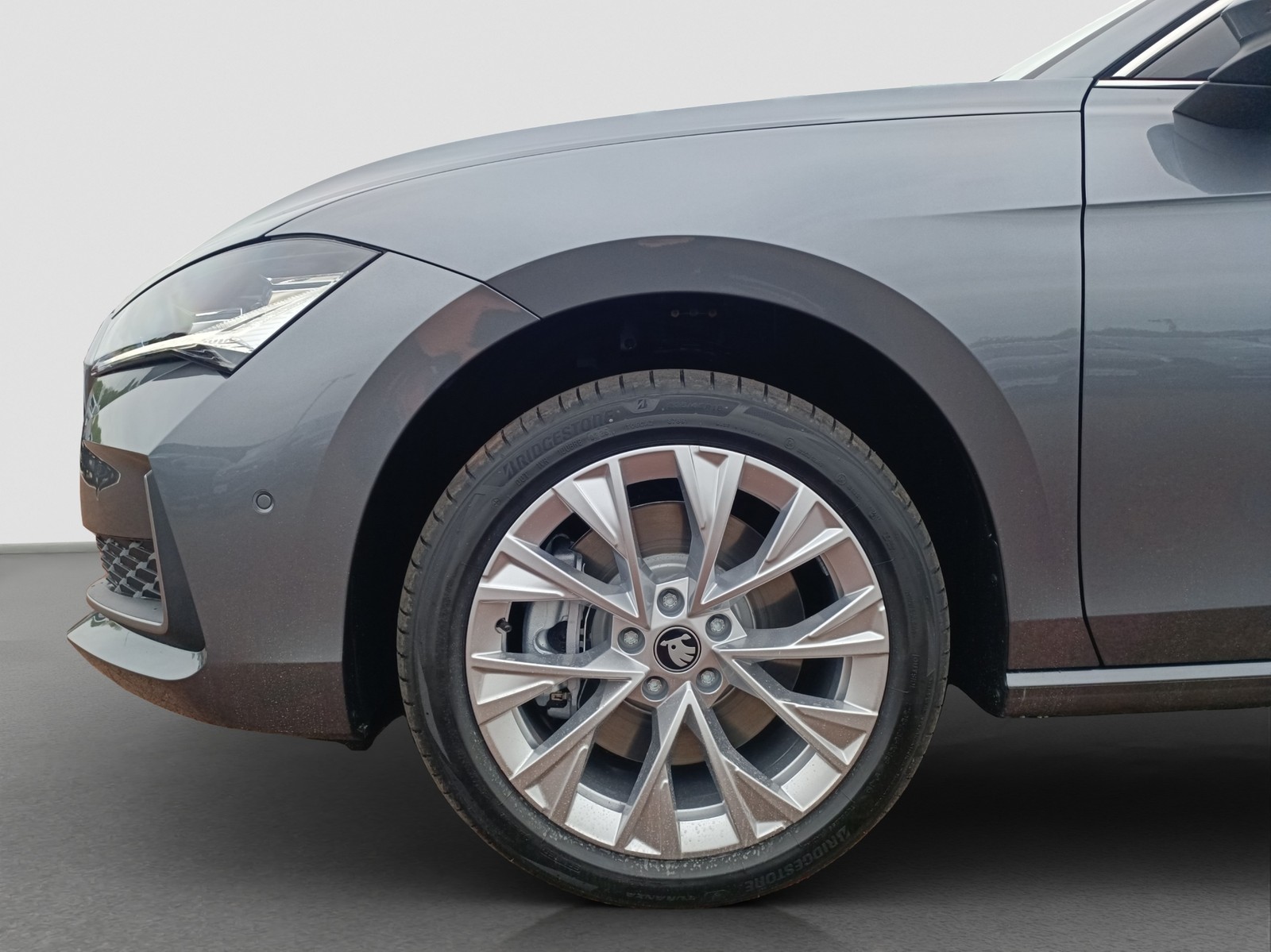 Skoda Superb Combi 2.0TDI DSG 4x4 Selection AHK HuD ACC NAV DCC 360Grad