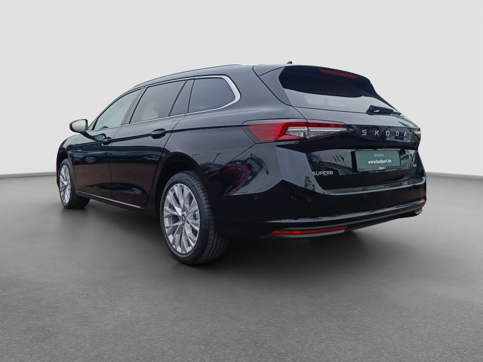 Skoda Superb Combi 2.0TDI DSG 4x4 Selection AHK HuD ACC NAV DCC 360Grad