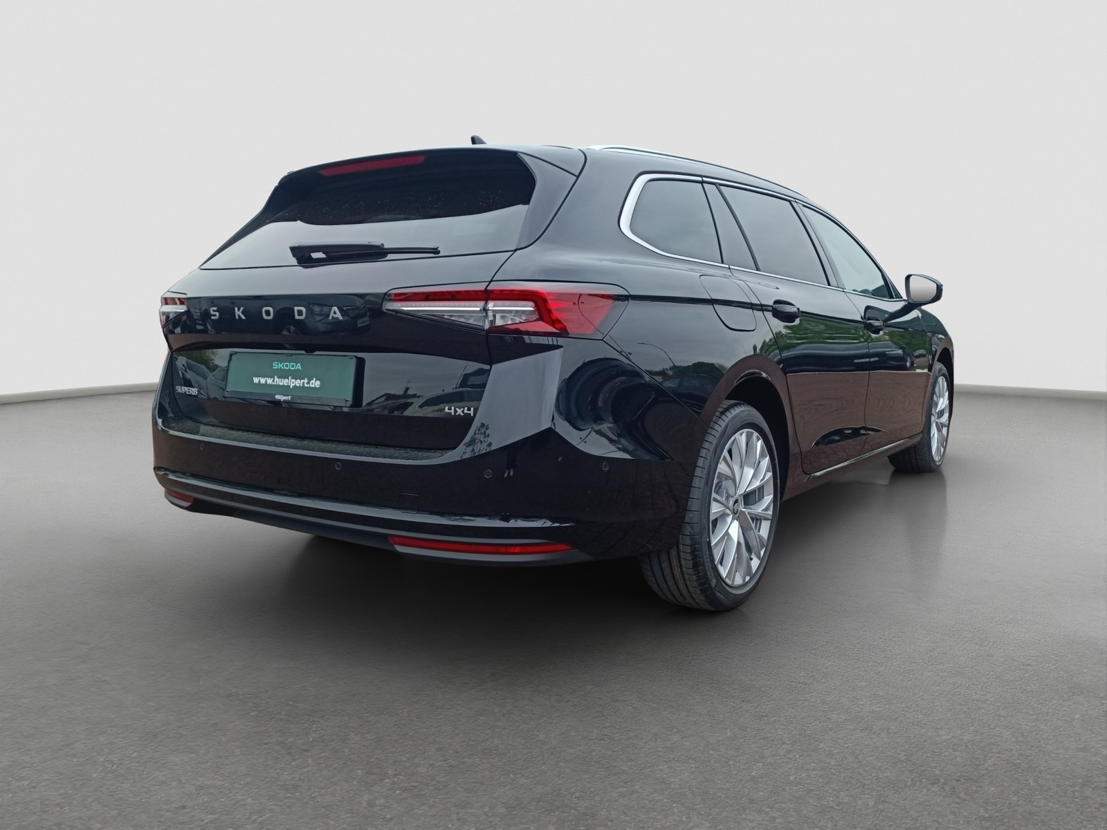 Skoda Superb Combi 2.0TDI DSG 4x4 Selection AHK HuD ACC NAV DCC 360Grad