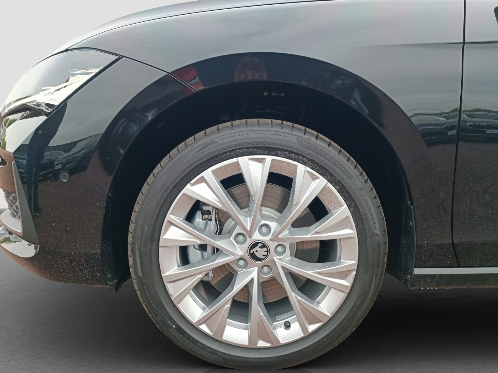 Skoda Superb Combi 2.0TDI DSG 4x4 Selection AHK HuD ACC NAV DCC 360Grad