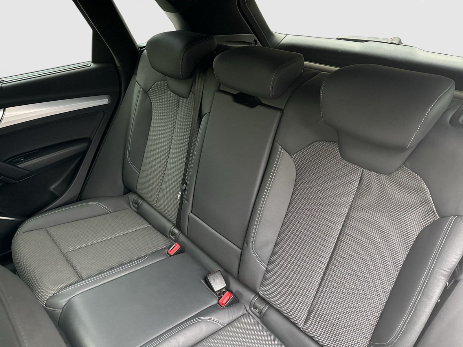 Audi Q5 40 Qu. S LINE BLACKPAK AHK ALU19 MATRIX
