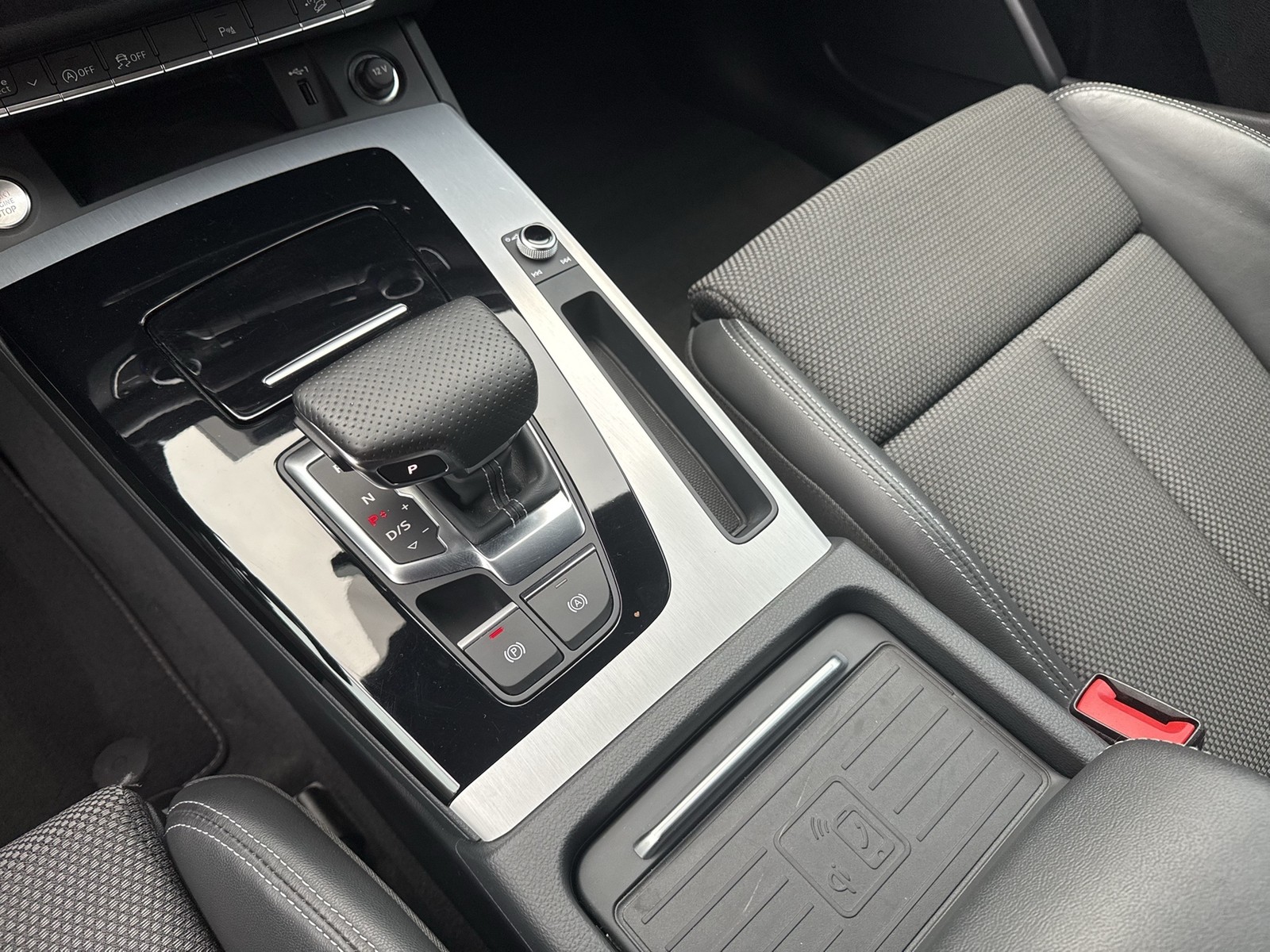 Audi Q5 40 Qu. S LINE BLACKPAK AHK ALU19 MATRIX