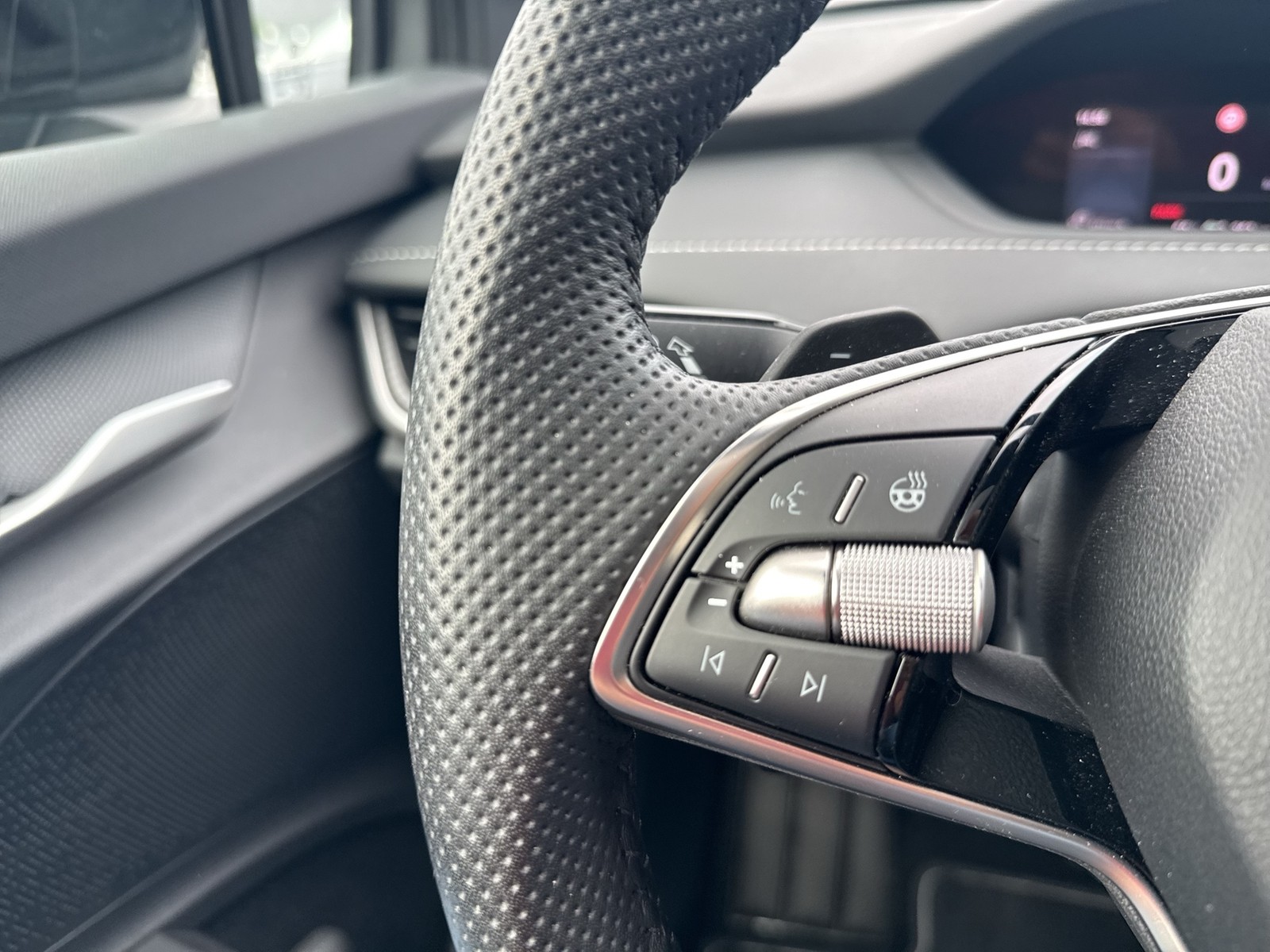 Skoda Enyaq Coupé 85 SPORTLINE WÄRMEPUMPE PANO AHK CAM