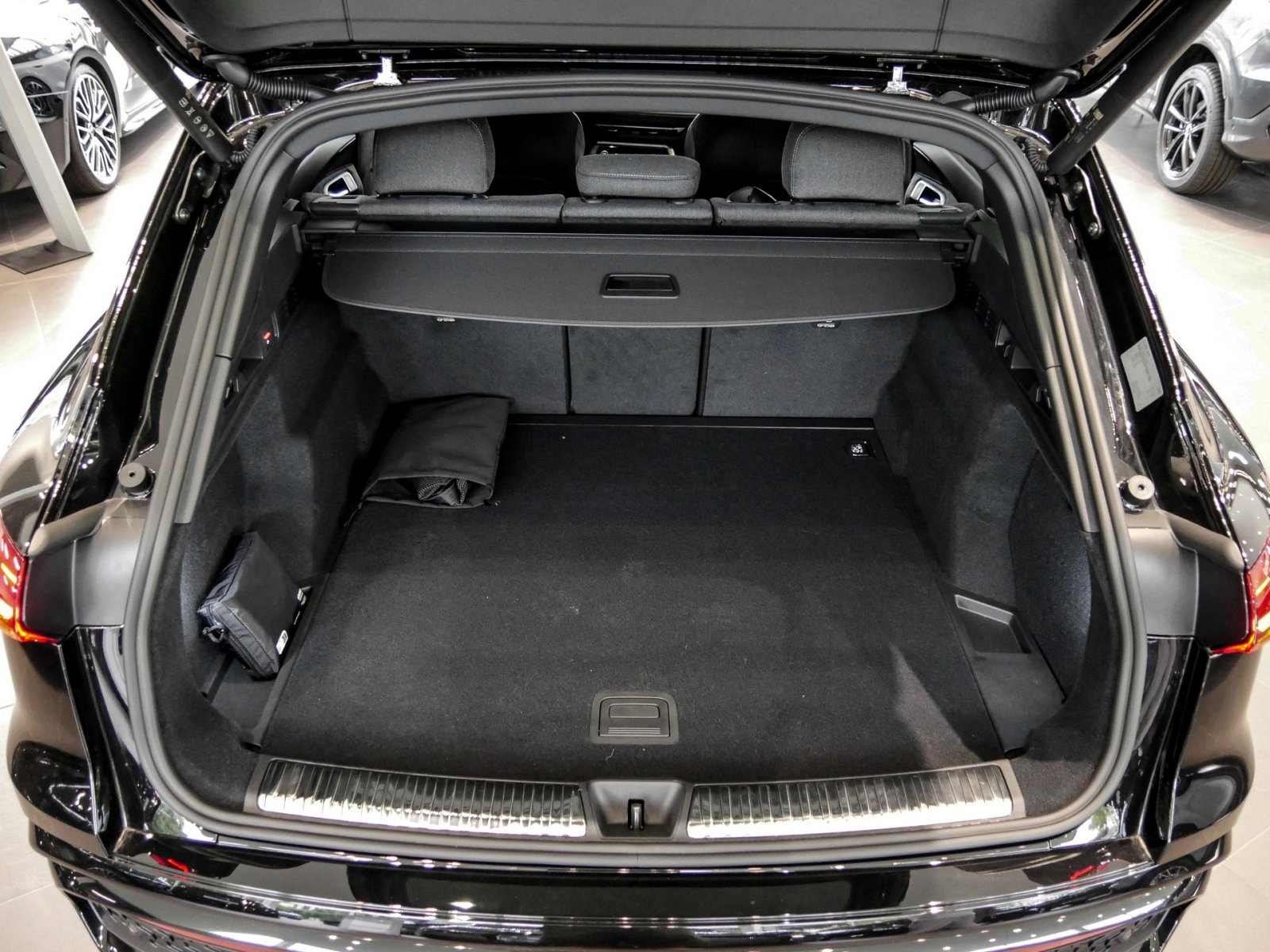 Audi Q5 SUV TDI quattro S tronic S LINE AHK TECH LM21