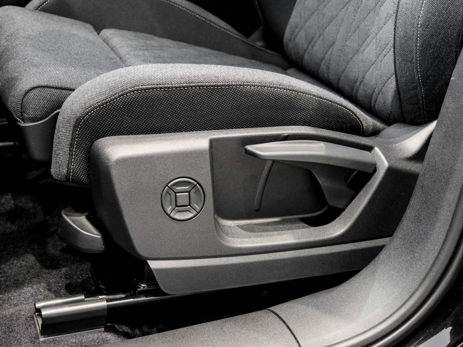 Audi Q5 SUV TDI quattro S tronic S LINE AHK TECH LM21