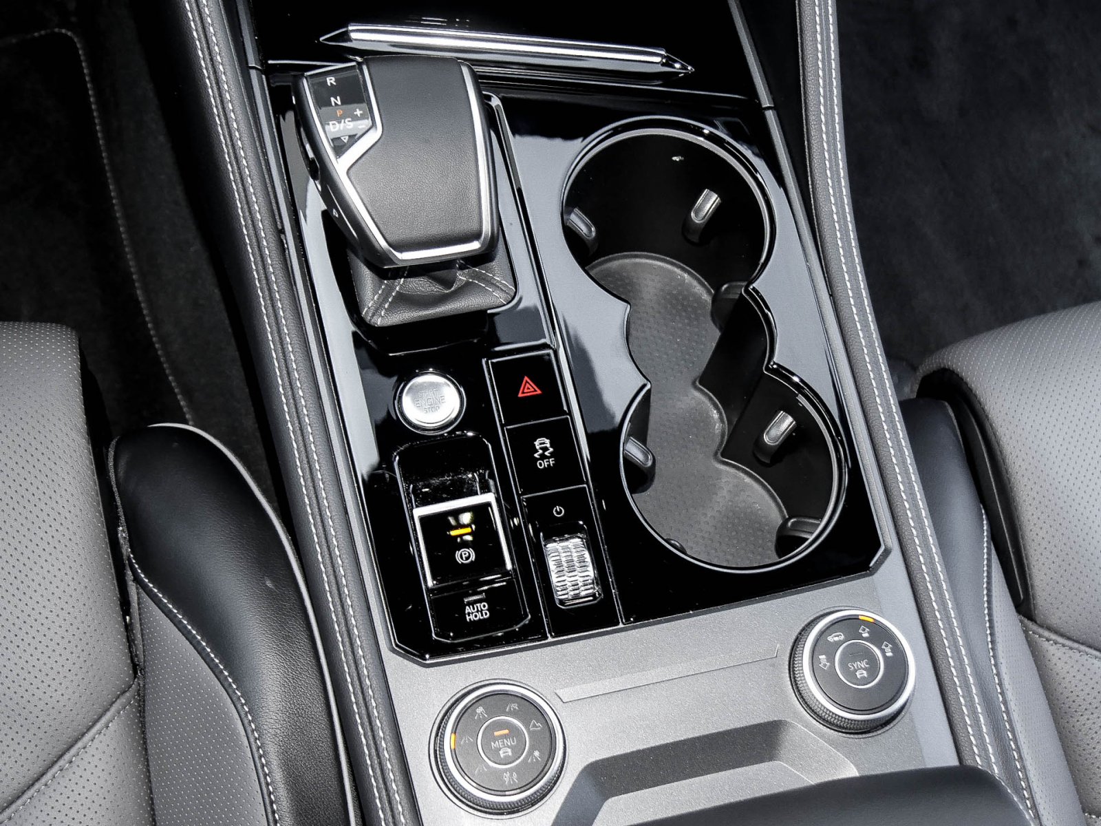 Volkswagen Touareg V6 R-LINE NEUES MODELL AHK 360°CAM LM19