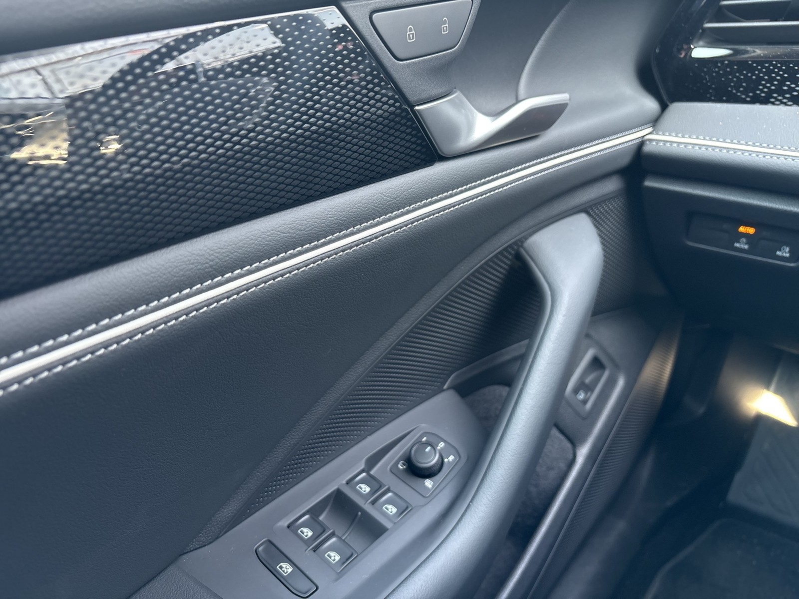 Volkswagen Passat Variant 1.5 HYBRID BUSINESS AHK CAM ACC